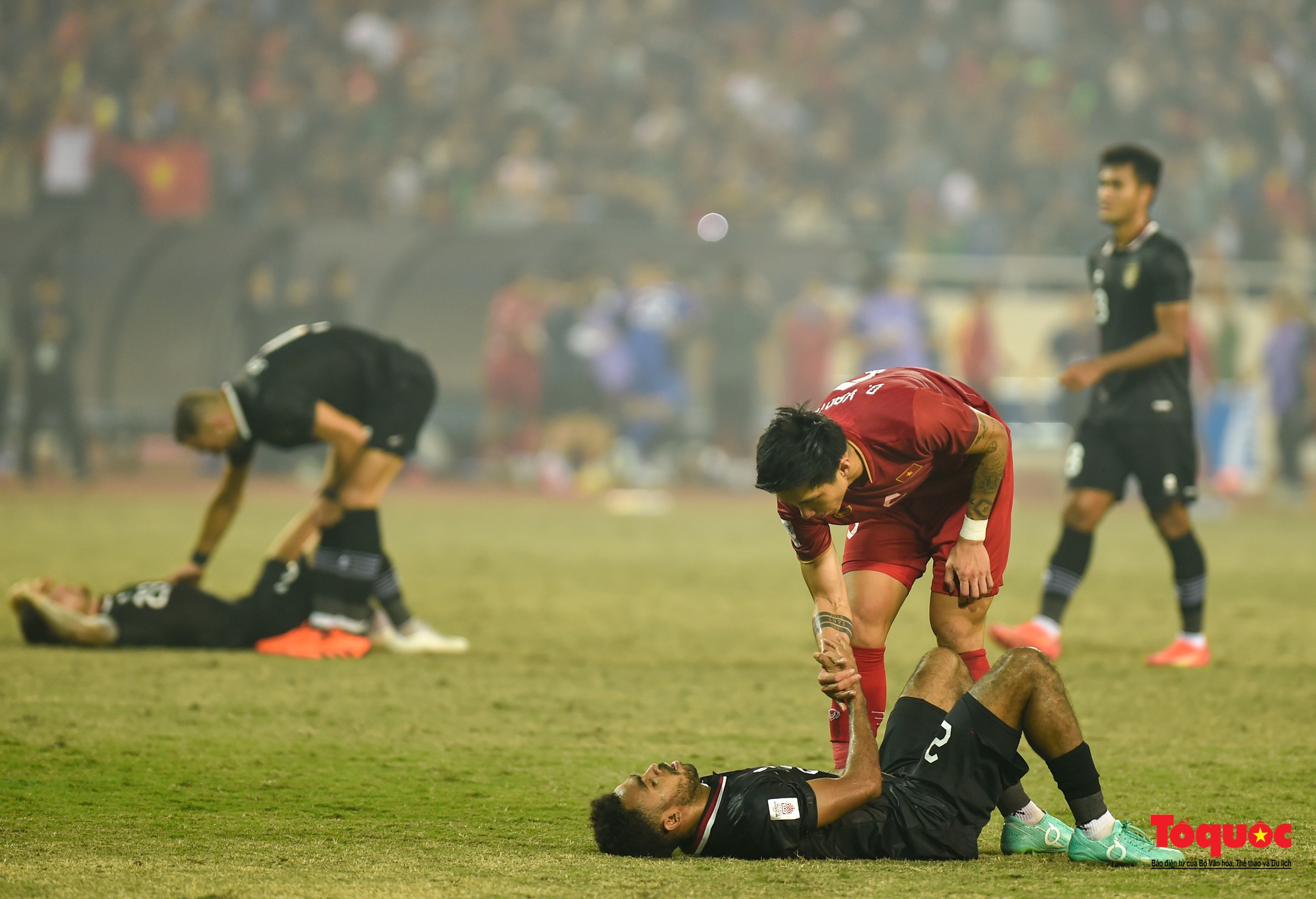 Chùm ảnh Bán kết AFF Cup 2022: Niềm vui chiến thắng của cầu thủ, cổ động viên Việt Nam trên sân Mỹ Đình - Ảnh 14.