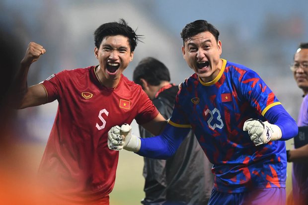 Khoảnh khắc Đặng Văn Lâm ăn mừng “lên sóng” TikTok của AFF Cup, cư dân mạng đòi tăng lương cho người làm clip - Ảnh 3.