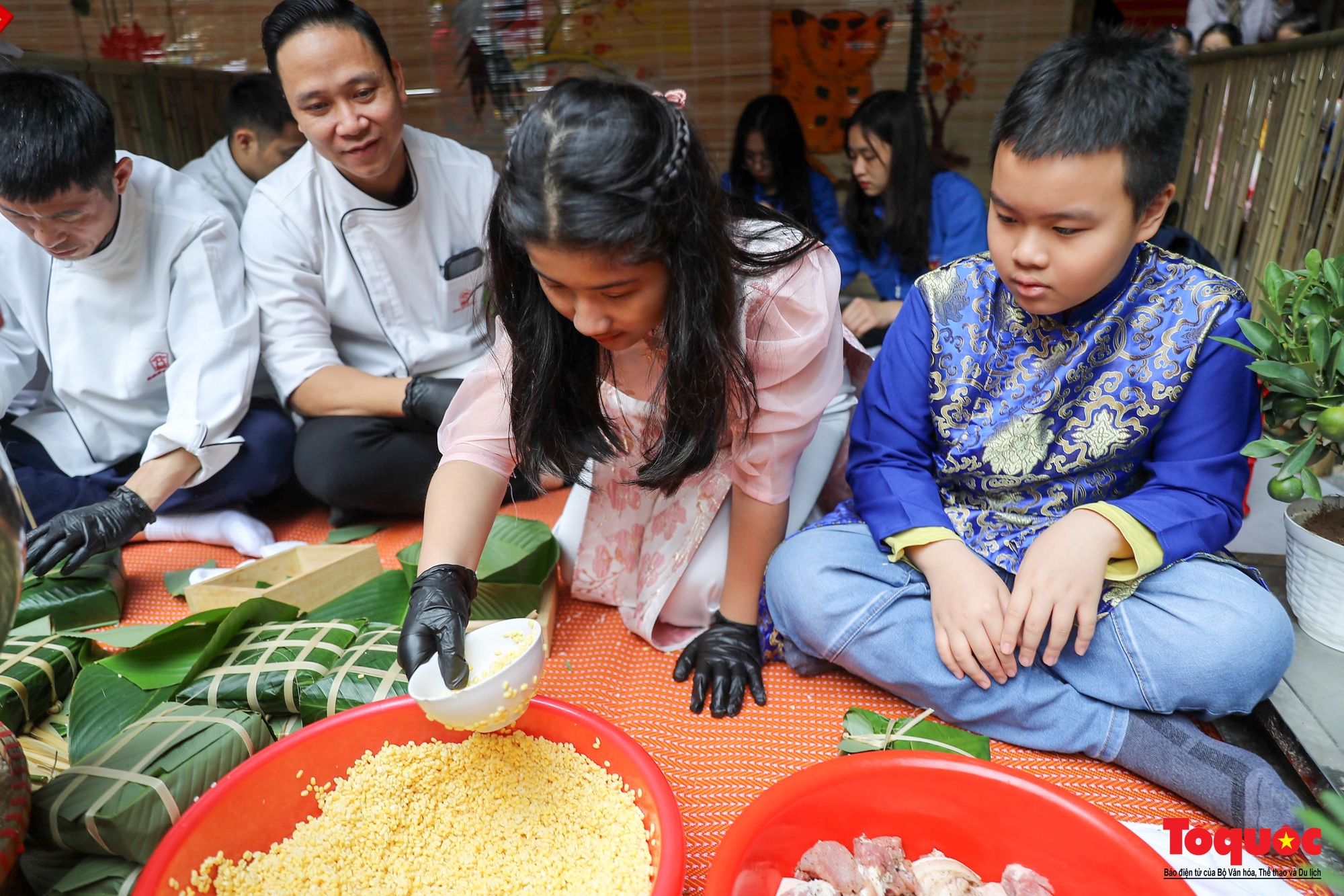 Học sinh tiểu học Thủ đô tham gia &quot;gói bánh chưng xanh - gói trọn yêu thương&quot; gửi trẻ em nghèo vùng cao - Ảnh 8.
