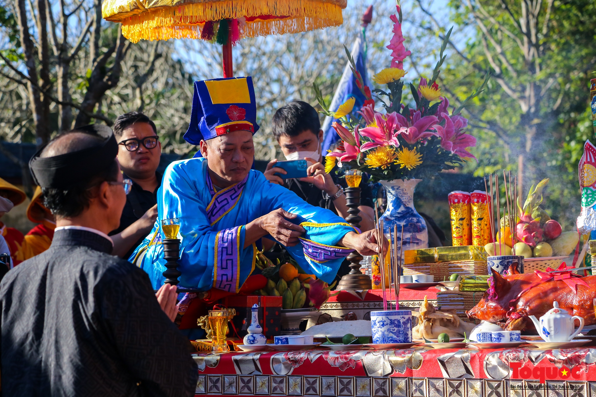 Hoàng cung Huế dựng nêu đón Tết Nguyên đán Qúy Mão - Ảnh 2.