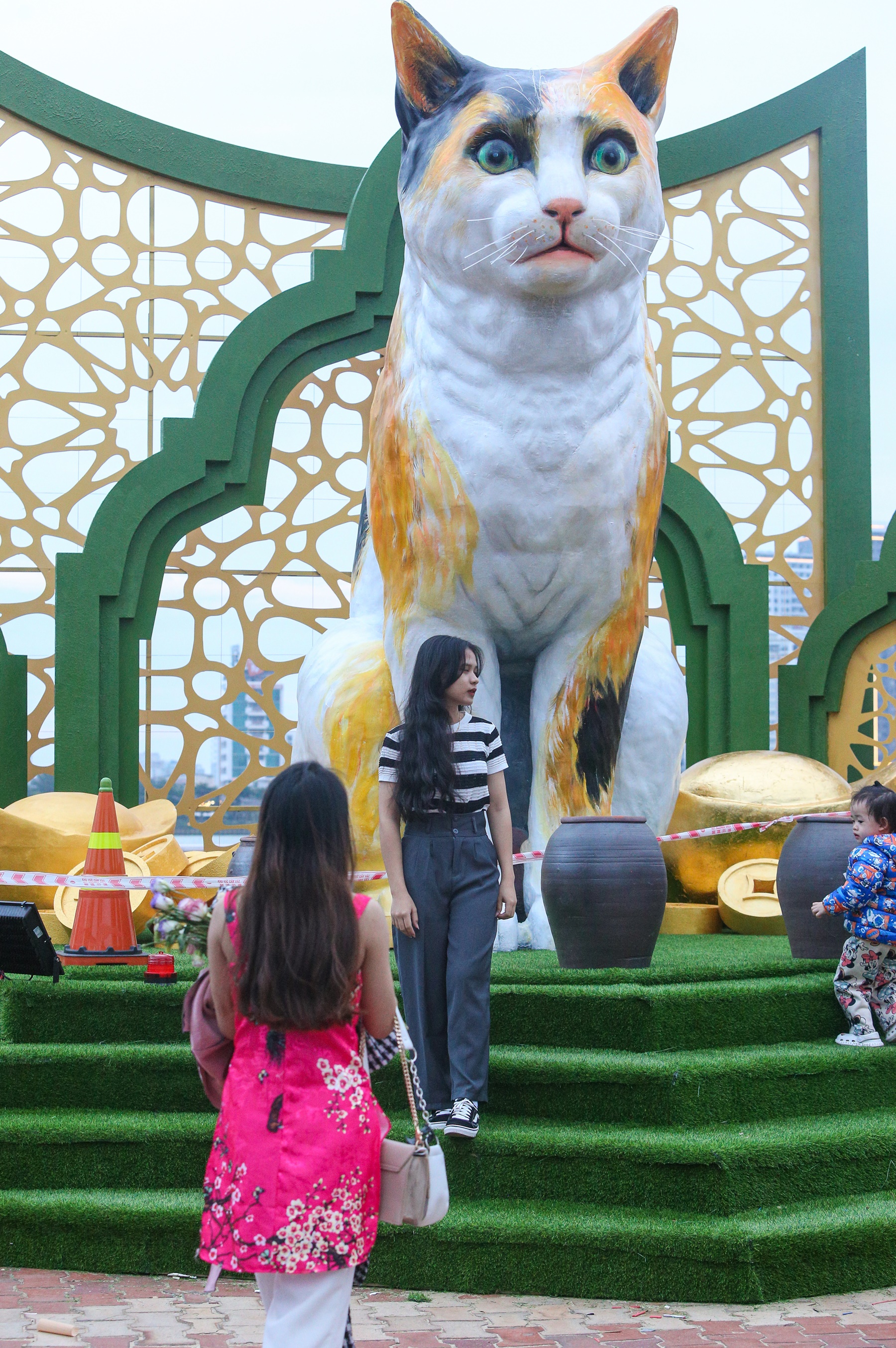 Lộ diện đàn linh vật mèo đủ sắc thái tại đường hoa Xuân Đà Nẵng - Ảnh 6.