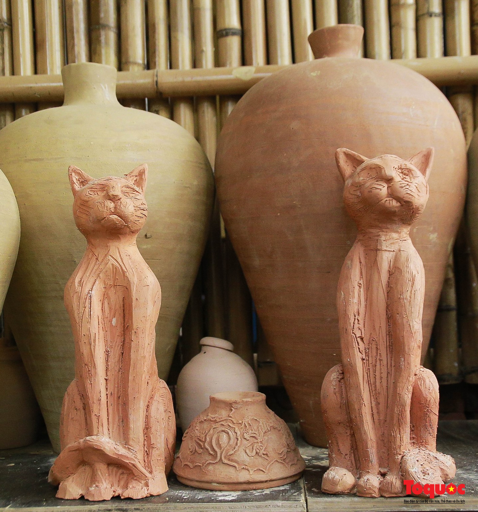 Tết Quý Mão, về làng gốm hàng trăm năm tuổi xem nghệ nhân làm tượng mèo - Ảnh 12.
