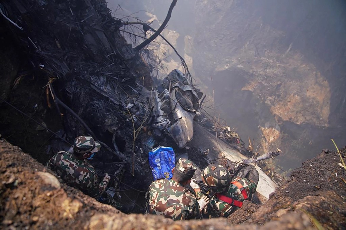 Toàn cảnh vụ máy bay rơi ở Nepal: Vụ tai nạn hàng không thảm khốc nhất tại quốc gia Nam Á trong 30 năm, tiếng kêu cứu tuyệt vọng vào phút cuối - Ảnh 4.