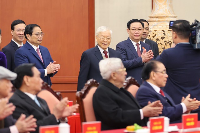 Tổng Bí thư Nguyễn Phú Trọng chúc Tết lãnh đạo, nguyên lãnh đạo Đảng, Nhà nước - Ảnh 1.