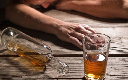 5 lưu ý uống rượu để tránh nguy cơ đột quỵ, đột tử trong ngày Tết