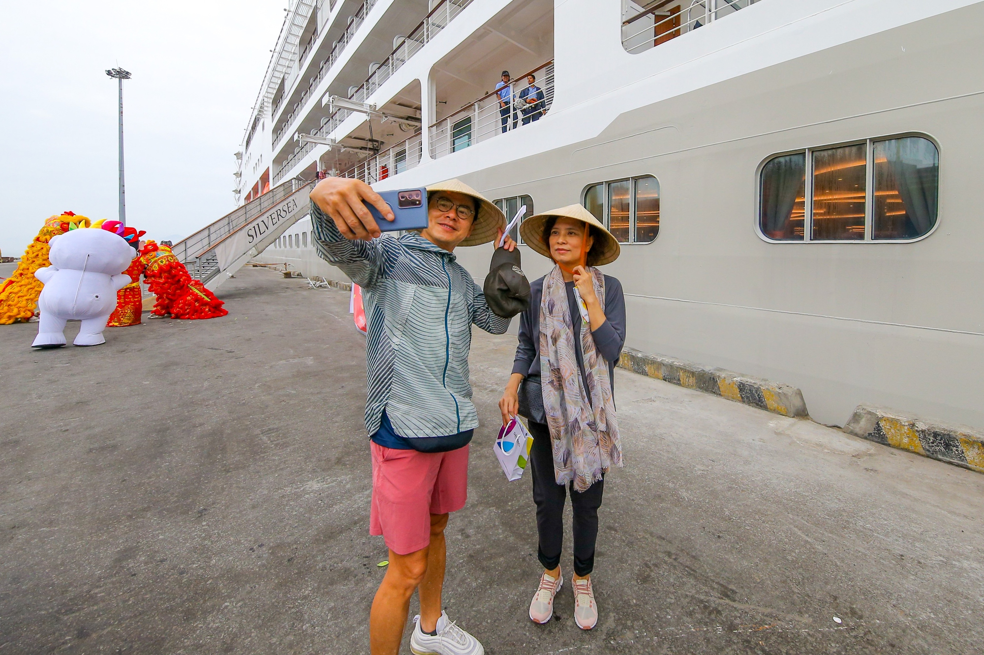 Siêu du thuyền quốc tế chở hơn 400 khách &quot;đại gia&quot; xông đất Đà Nẵng - Ảnh 6.