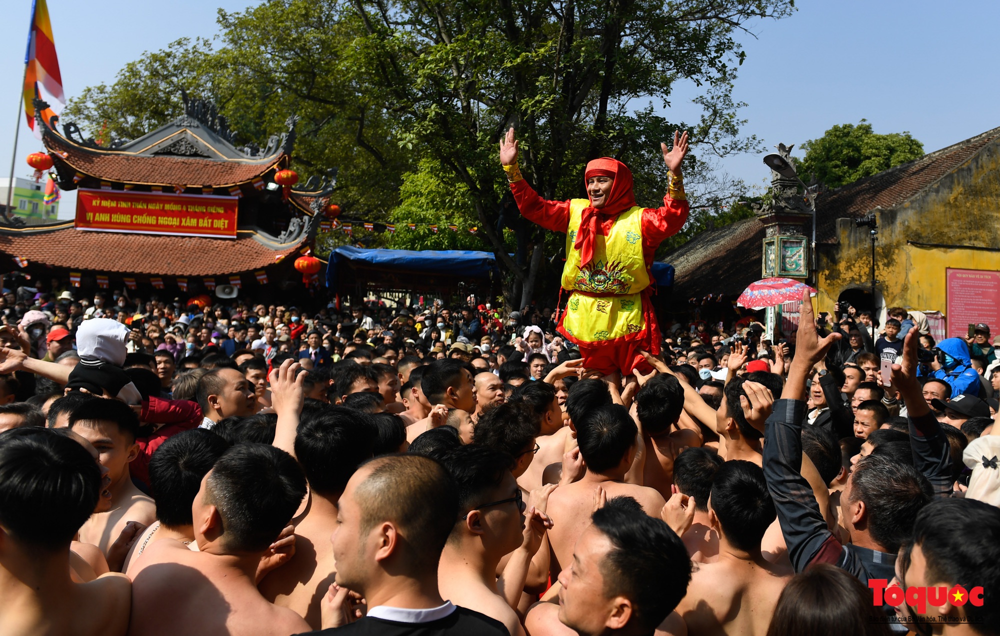Tưng bừng, rộn ràng lễ hội rước pháo khổng lồ ở làng Đồng Kỵ - Ảnh 18.