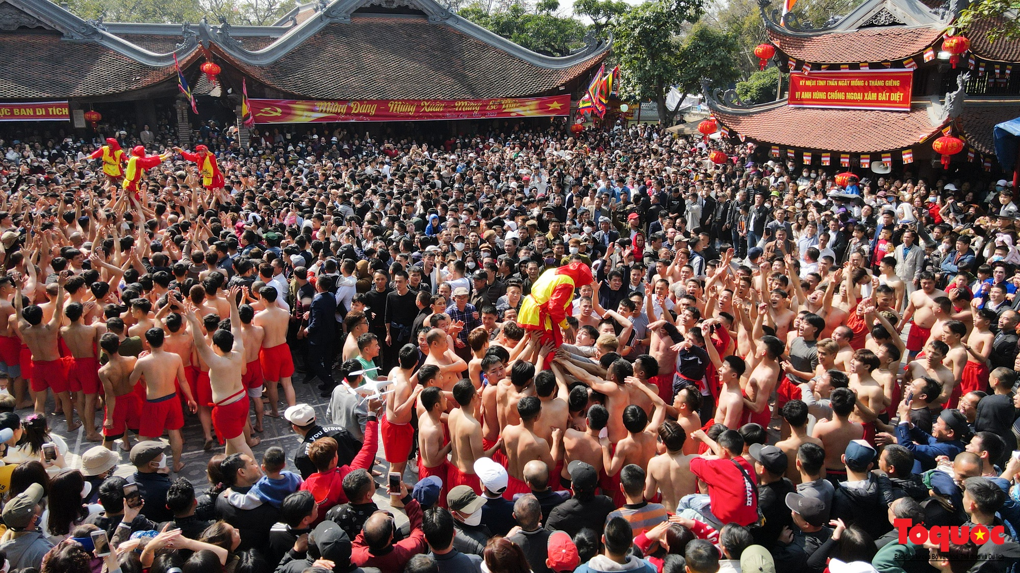 Tưng bừng, rộn ràng lễ hội rước pháo khổng lồ ở làng Đồng Kỵ - Ảnh 19.