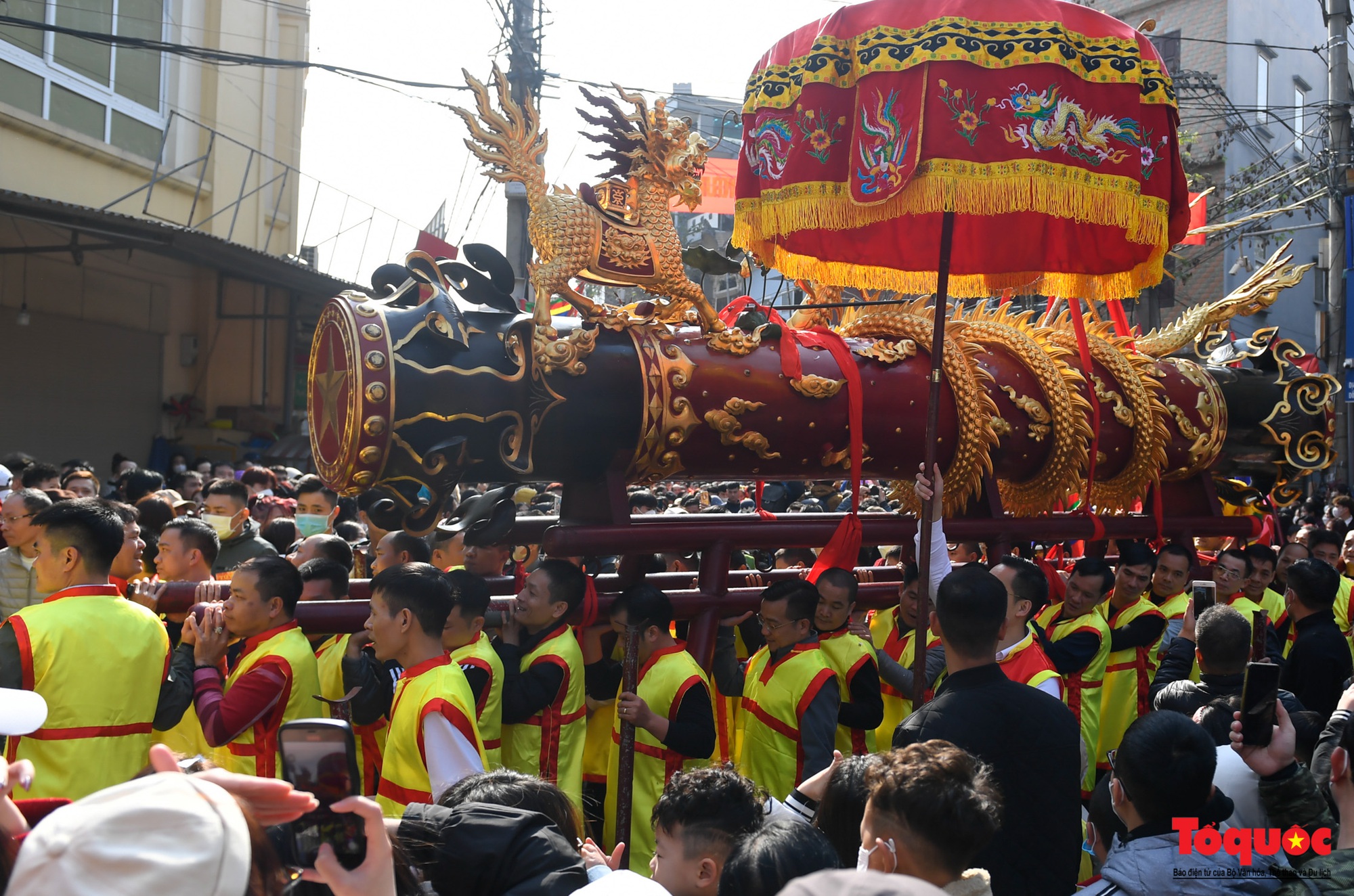 Tưng bừng, rộn ràng lễ hội rước pháo khổng lồ ở làng Đồng Kỵ - Ảnh 1.