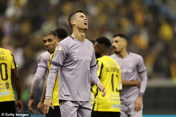 Ronaldo im hơi lặng tiếng, Al Nassr chính thức mất danh hiệu đầu tiên - Ảnh 2.