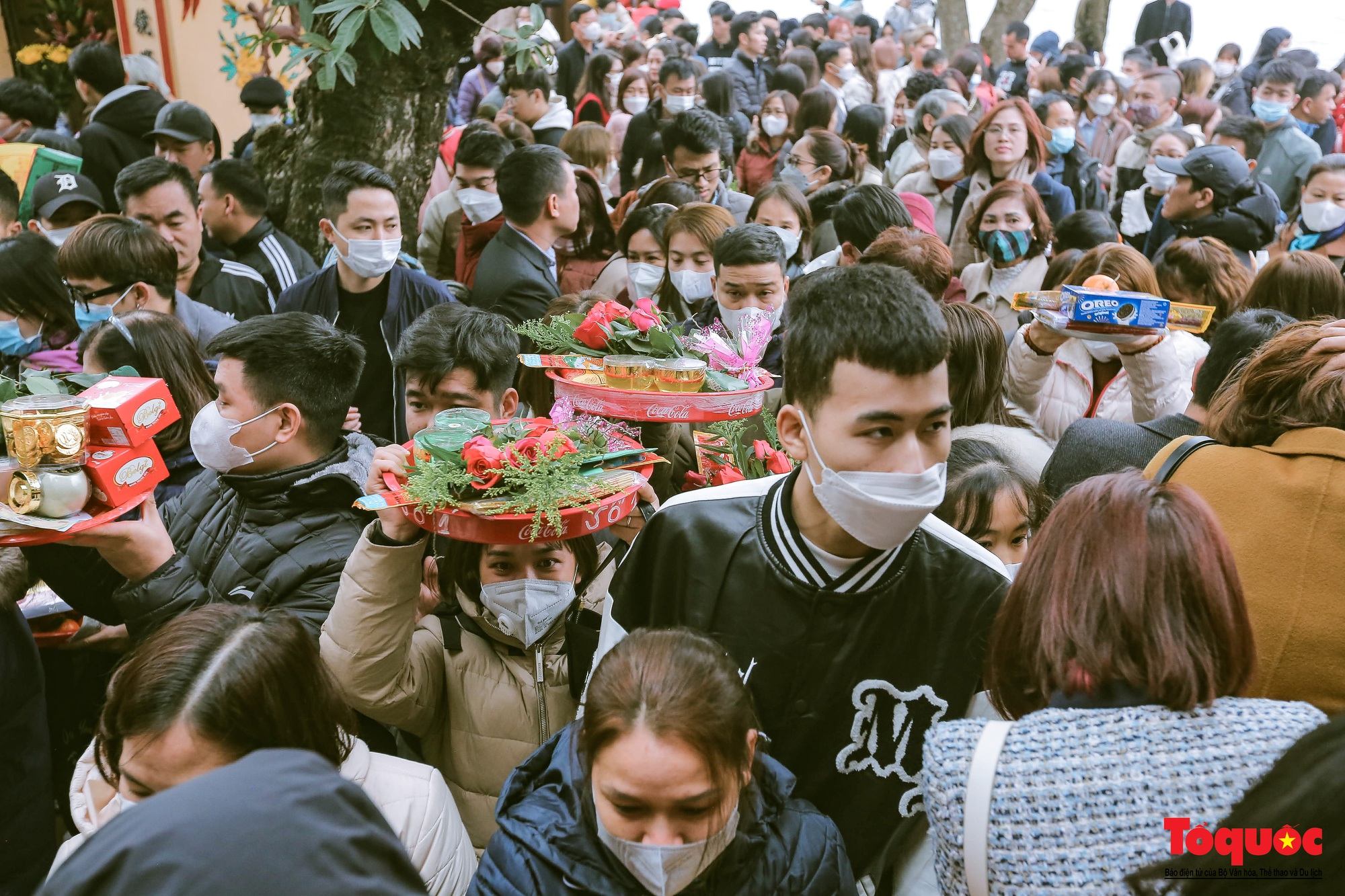 &quot;Biển người&quot; đi lễ Phủ Tây Hồ trong ngày đầu đi làm năm mới Quý Mão 2023 - Ảnh 14.