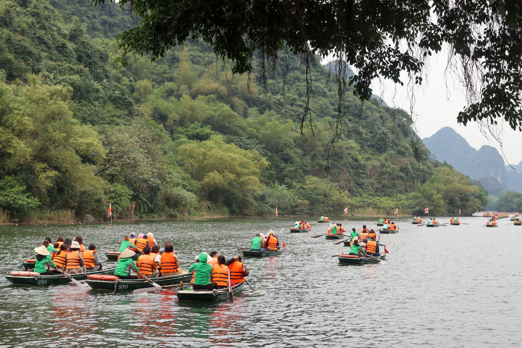 Ninh Bình đón gần 400 nghìn khách du lịch trong dịp Tết Nguyên đán