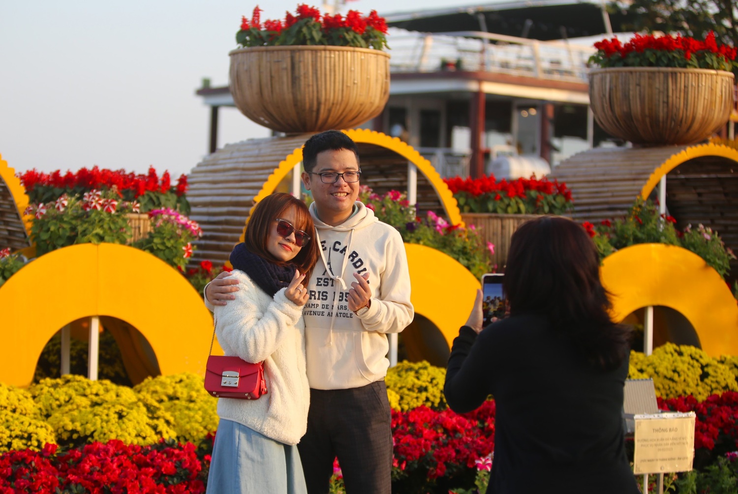 Đà Nẵng giữ lại đường hoa Xuân thêm 1 tuần để người dân và du khách check-in - Ảnh 13.