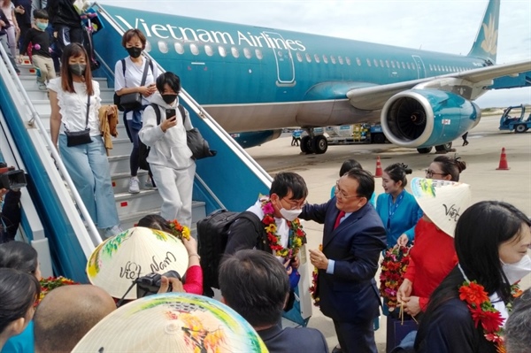 Khoảng 3 triệu lượt khách đi du lịch trong dịp Tết Dương lịch 2023, tổng thu 9,6 nghìn tỷ đồng - Ảnh 1. Khoảng 3 triệu lượt khách đi du lịch trong dịp Tết Dương lịch 2023, tổng thu 9,6 nghìn tỷ đồng - Ảnh 1.