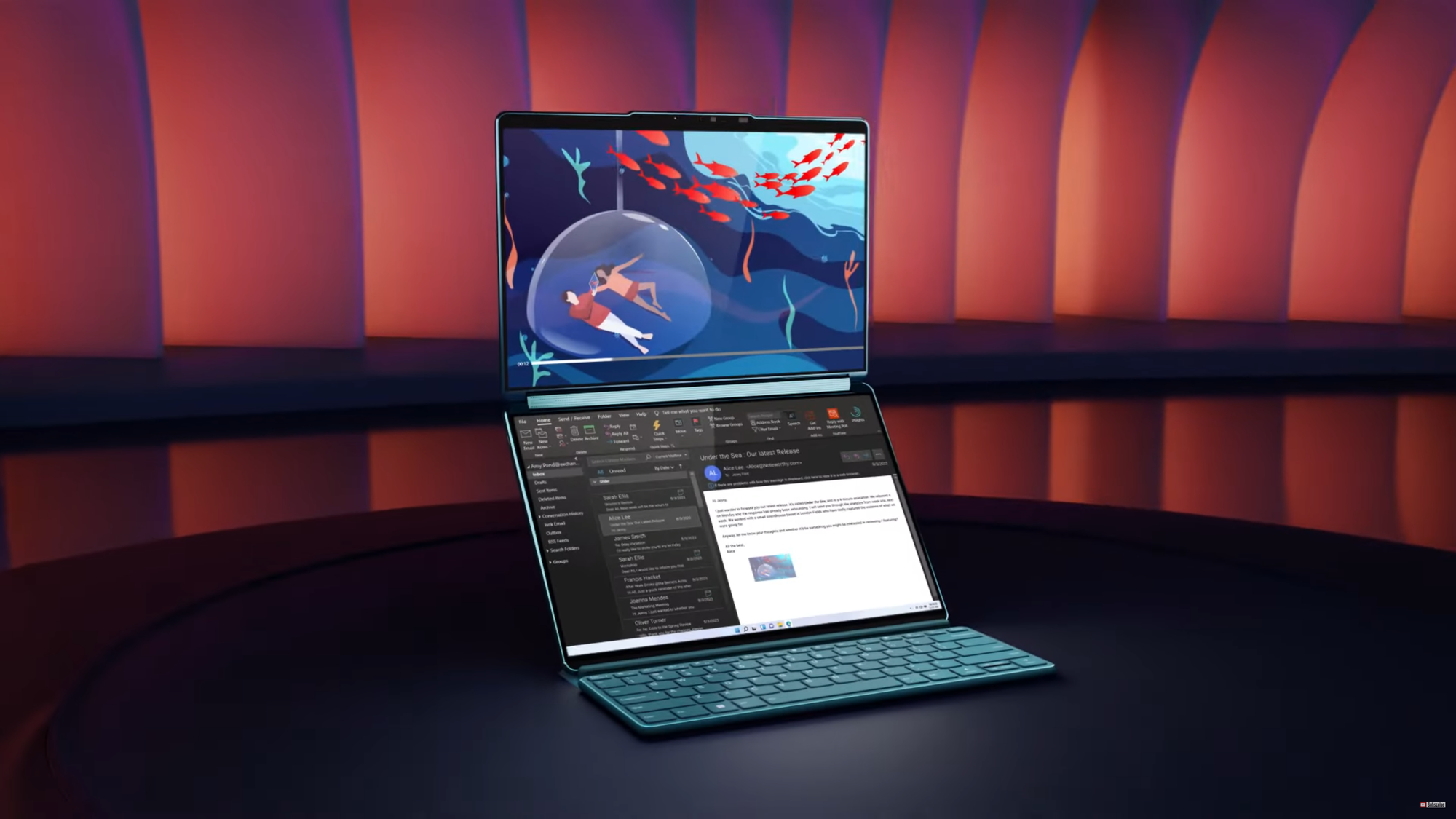 Lenovo ra mắt chiếc laptop Yoga Book 9i sở hữu 2 màn hình OLED 13,3 inch