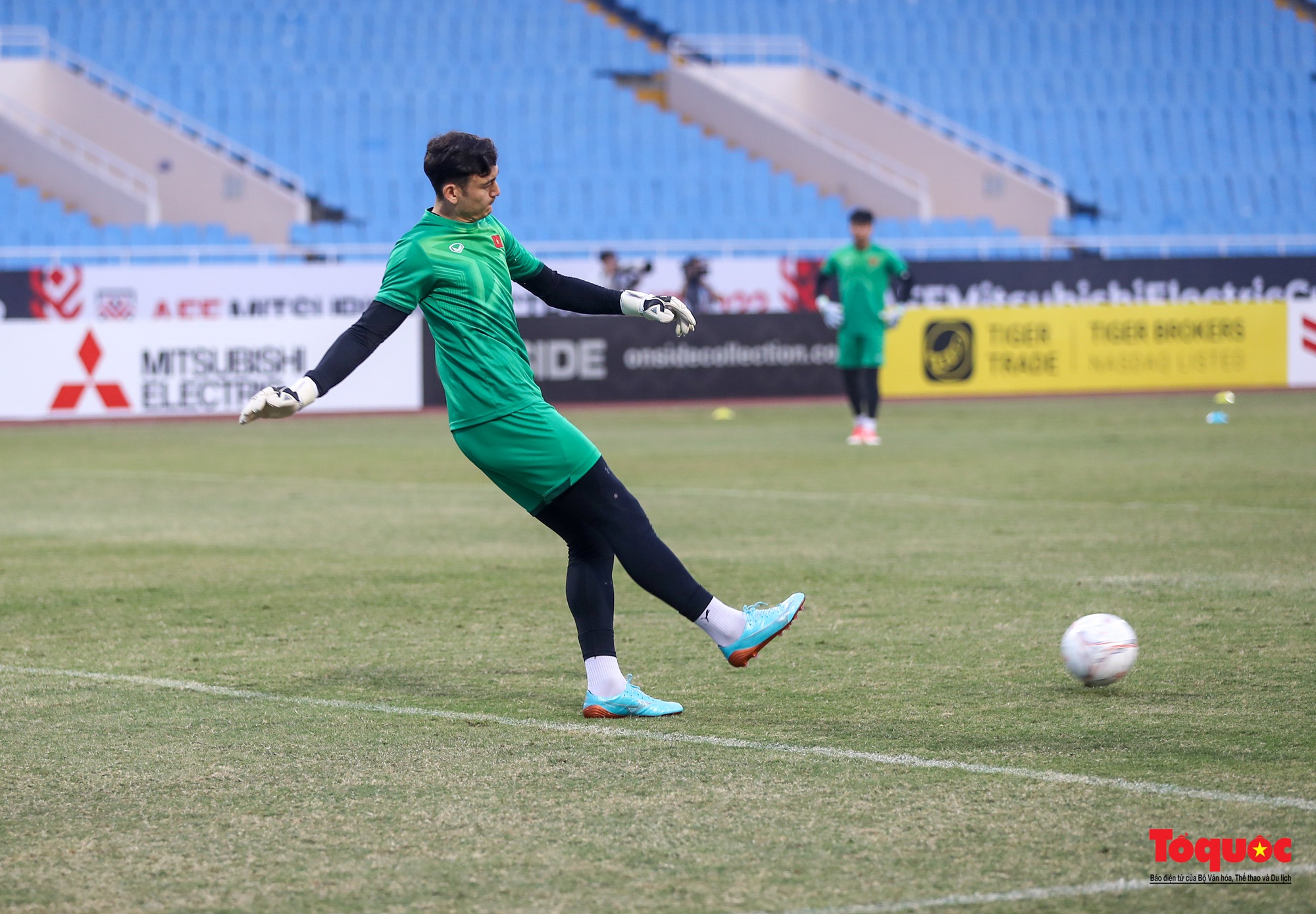 Không còn &quot;nhếch nhách&quot;, sân Mỹ Đình sẵn sàng cho bán kết lượt về AFF Cup 2022 Việt Nam vs Indonesia - Ảnh 13.