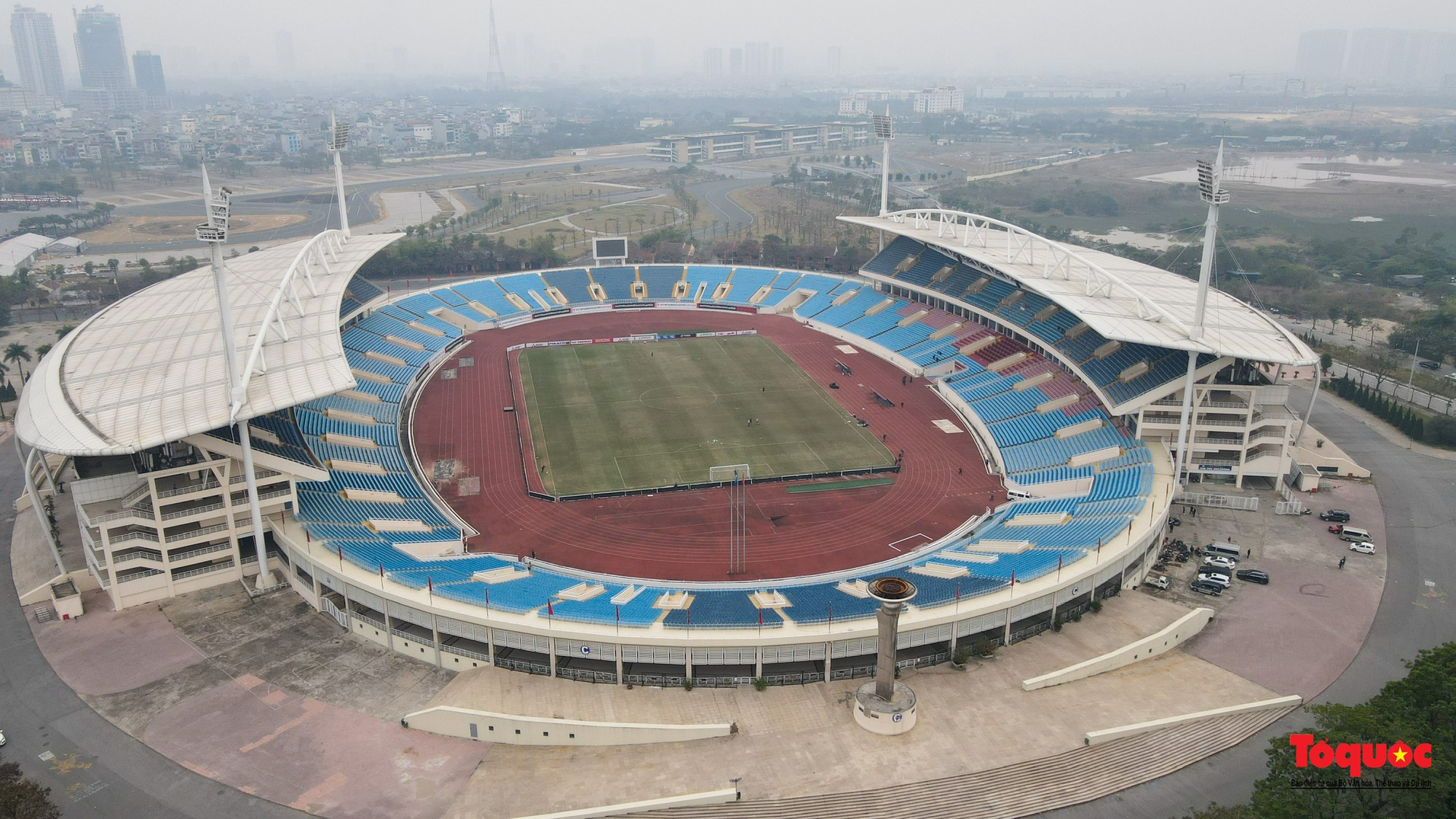 Không còn &quot;nhếch nhách&quot;, sân Mỹ Đình sẵn sàng cho bán kết lượt về AFF Cup 2022 Việt Nam vs Indonesia - Ảnh 1.