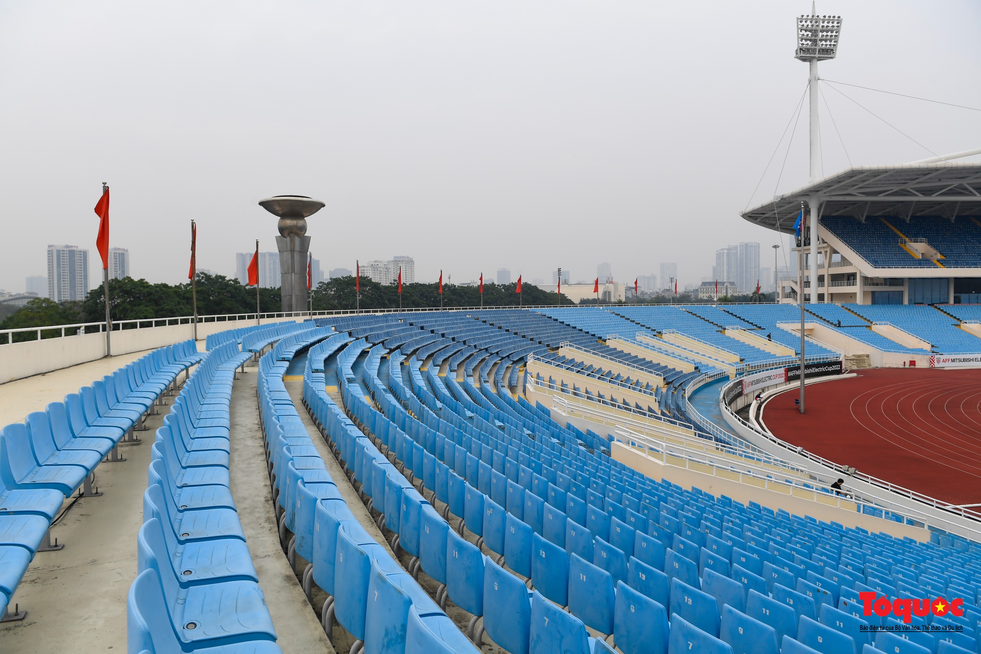 Không còn &quot;nhếch nhách&quot;, sân Mỹ Đình sẵn sàng cho bán kết lượt về AFF Cup 2022 Việt Nam vs Indonesia - Ảnh 5.