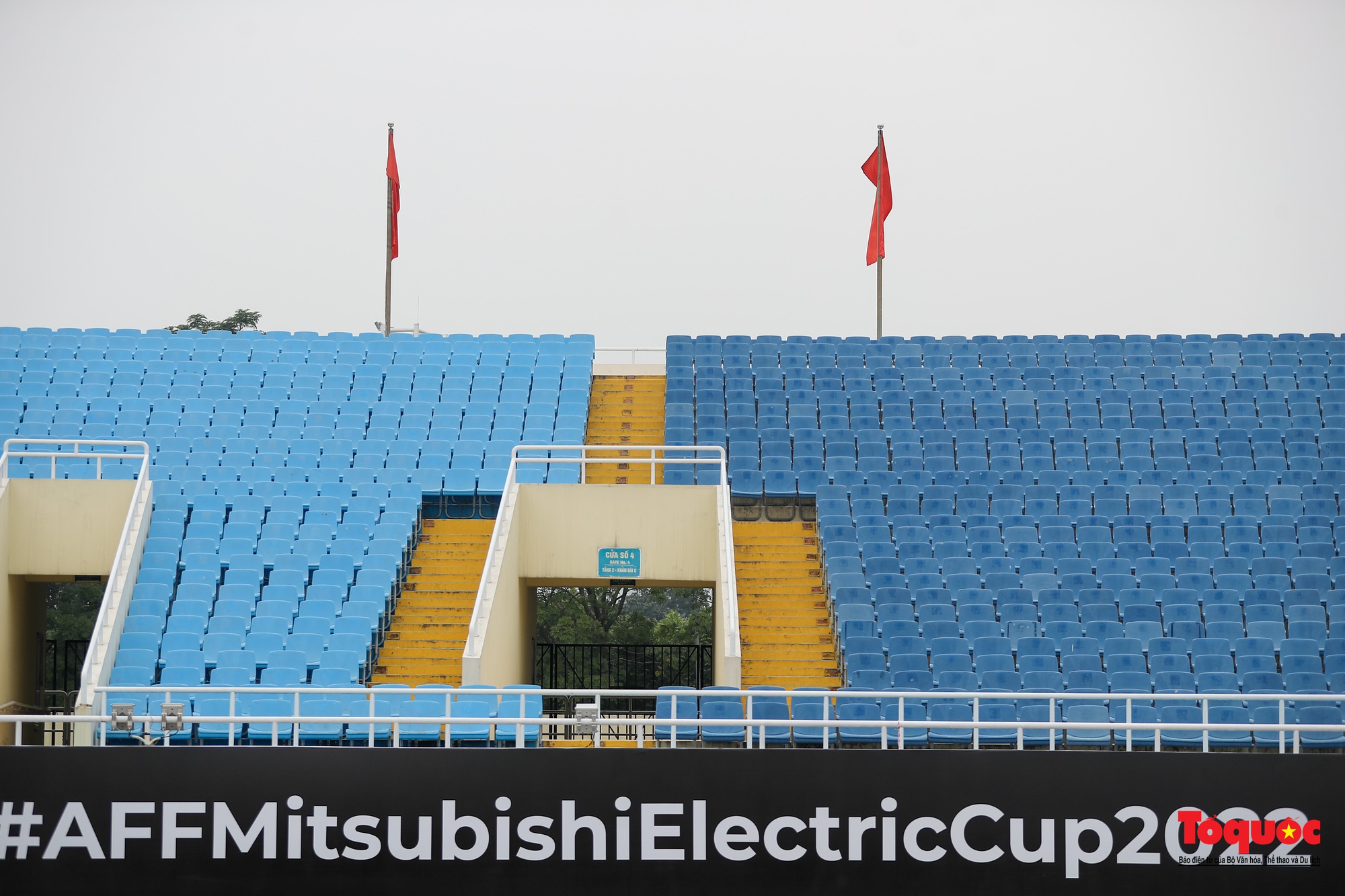 Không còn &quot;nhếch nhách&quot;, sân Mỹ Đình sẵn sàng cho bán kết lượt về AFF Cup 2022 Việt Nam vs Indonesia - Ảnh 7.