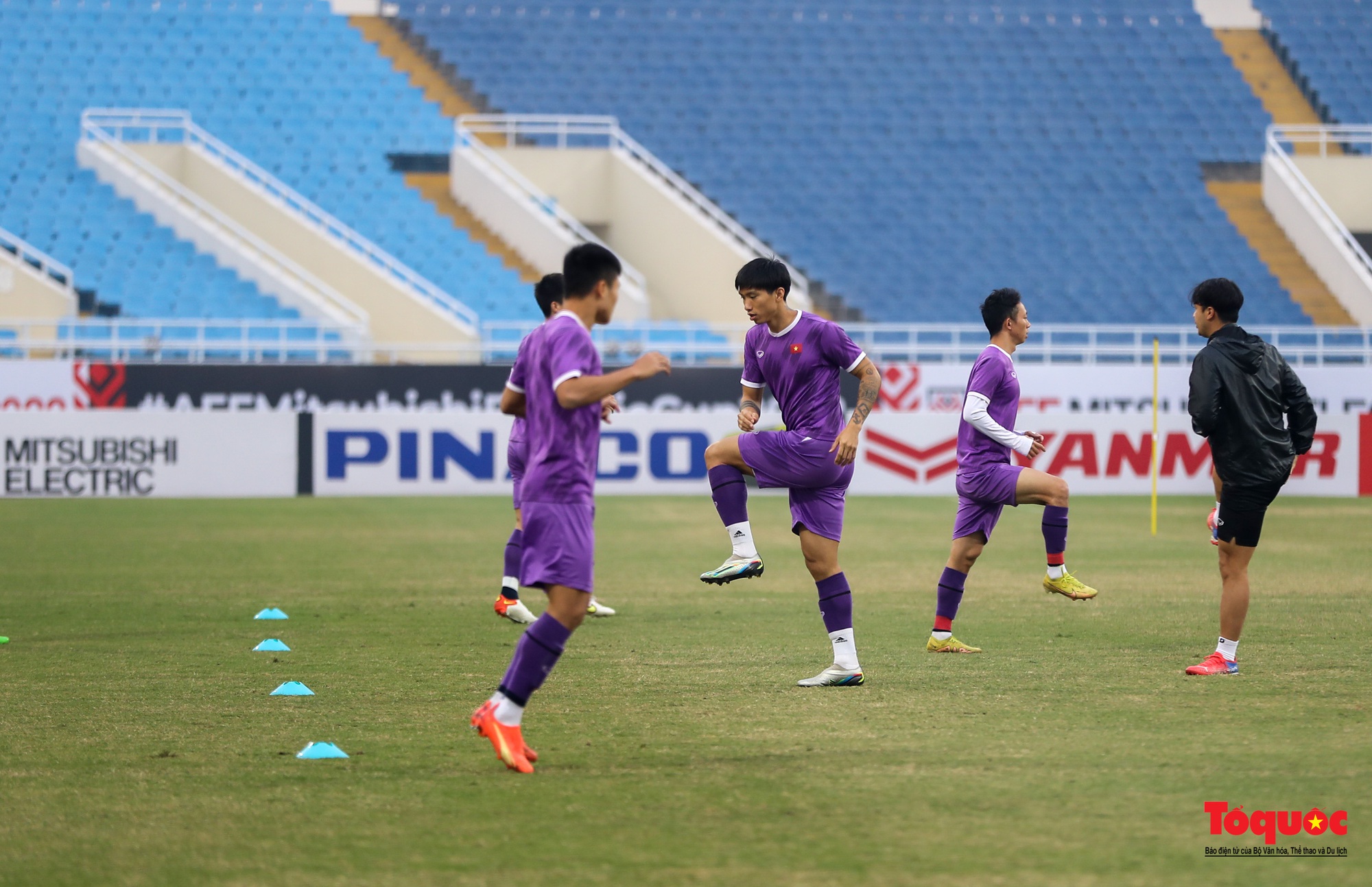 Không còn &quot;nhếch nhách&quot;, sân Mỹ Đình sẵn sàng cho bán kết lượt về AFF Cup 2022 Việt Nam vs Indonesia - Ảnh 11.