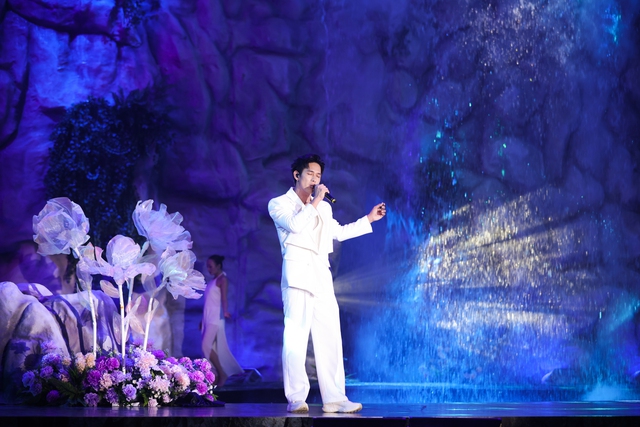 Mỹ Tâm, Đen Vâu, Song Luân và Lâm Bảo Ngọc thăng hoa tại An Concert: Bữa tiệc âm nhạc chữa lành ngay dưới thác nước - Ảnh 3.