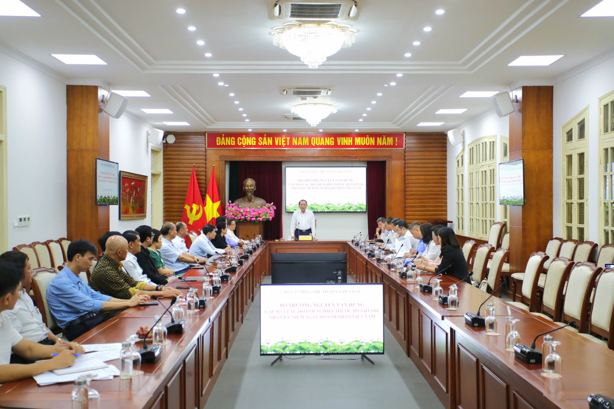 Bộ trưởng Nguyễn Văn Hùng: Doanh nghiệp thuộc Bộ VHTTDL phải có tầm nhìn, tư duy mới để kiến tạo và phát triển - Ảnh 1.
