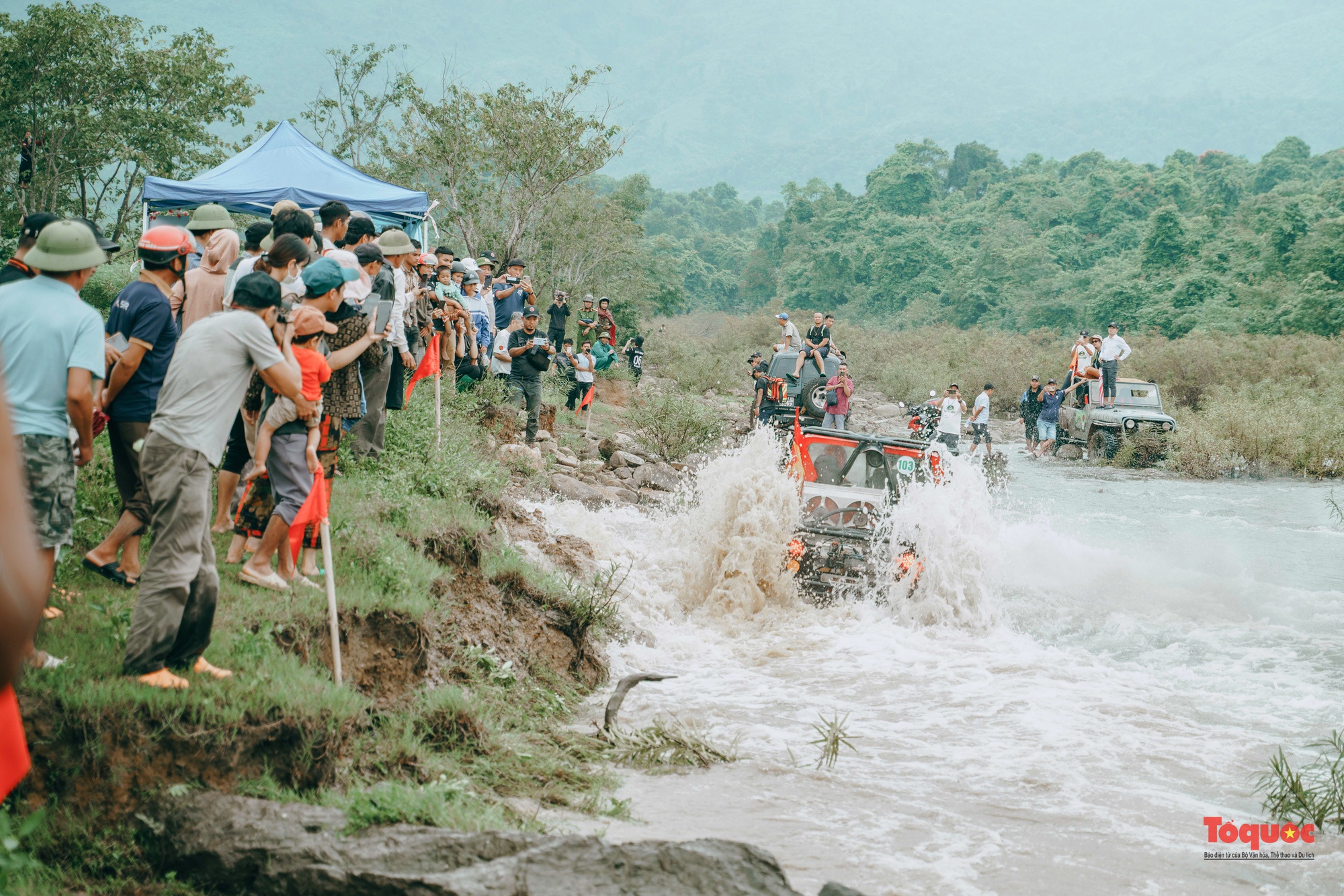 RFC Việt Nam – Quảng Bình 2023: Các tay đua hào hứng với những con suối mùa lũ - Ảnh 2.