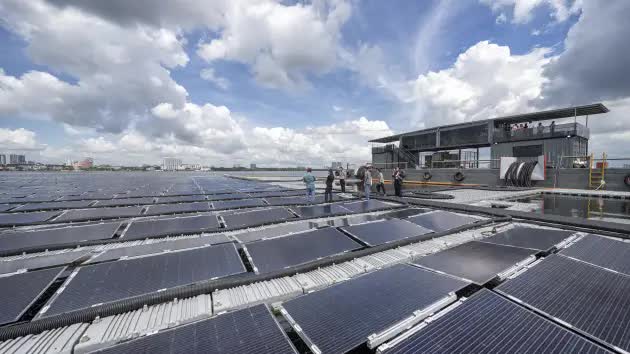 Việt Nam là một trong số các quốc gia Đông Nam Á đang kỳ vọng vào chuyển đổi năng lượng tái tạo - Ảnh 1.
