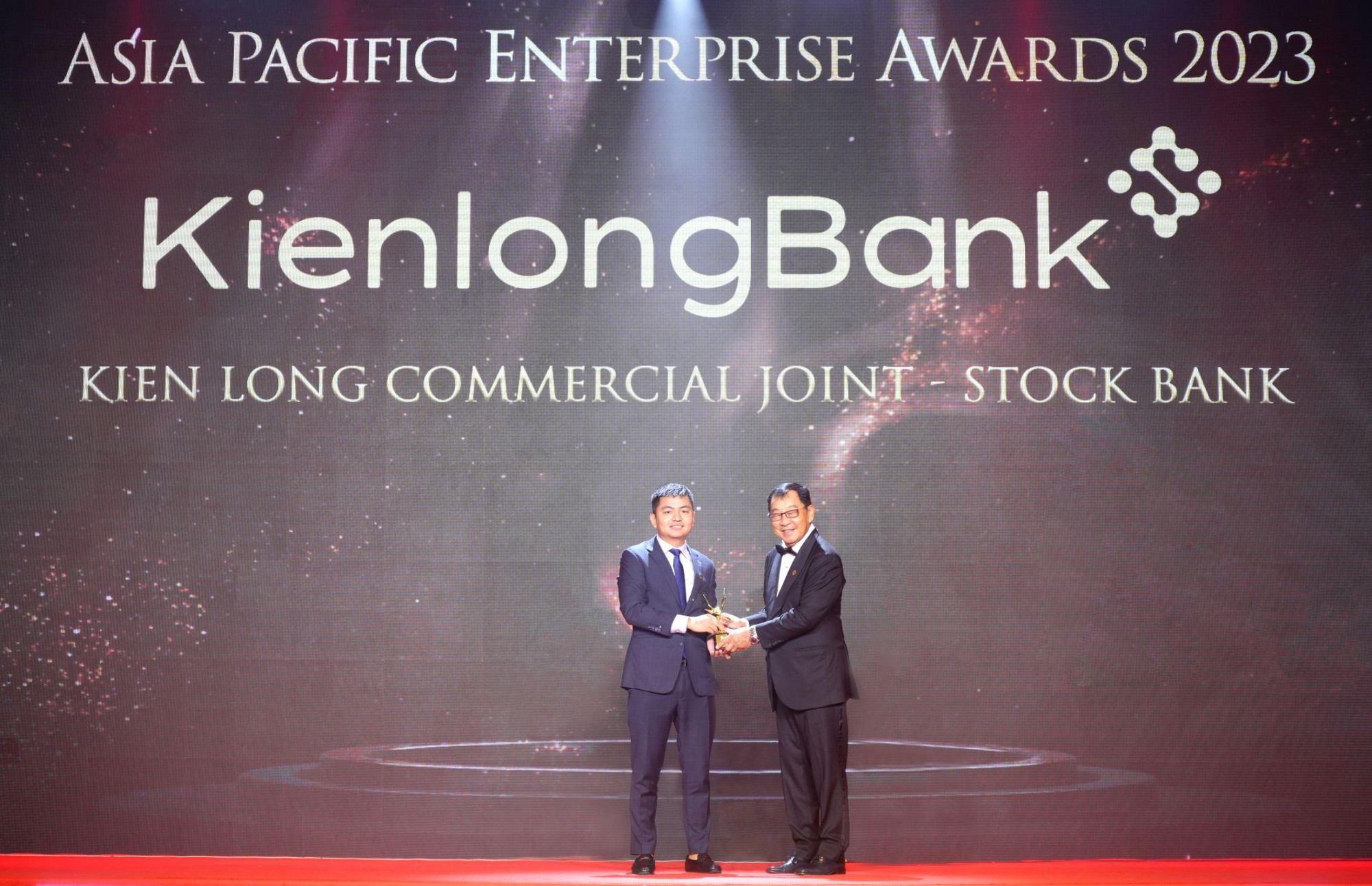 KienlongBank giành cú đúp giải thưởng tại Asia Pacific Enterprise Awards 2023 - Ảnh 2.