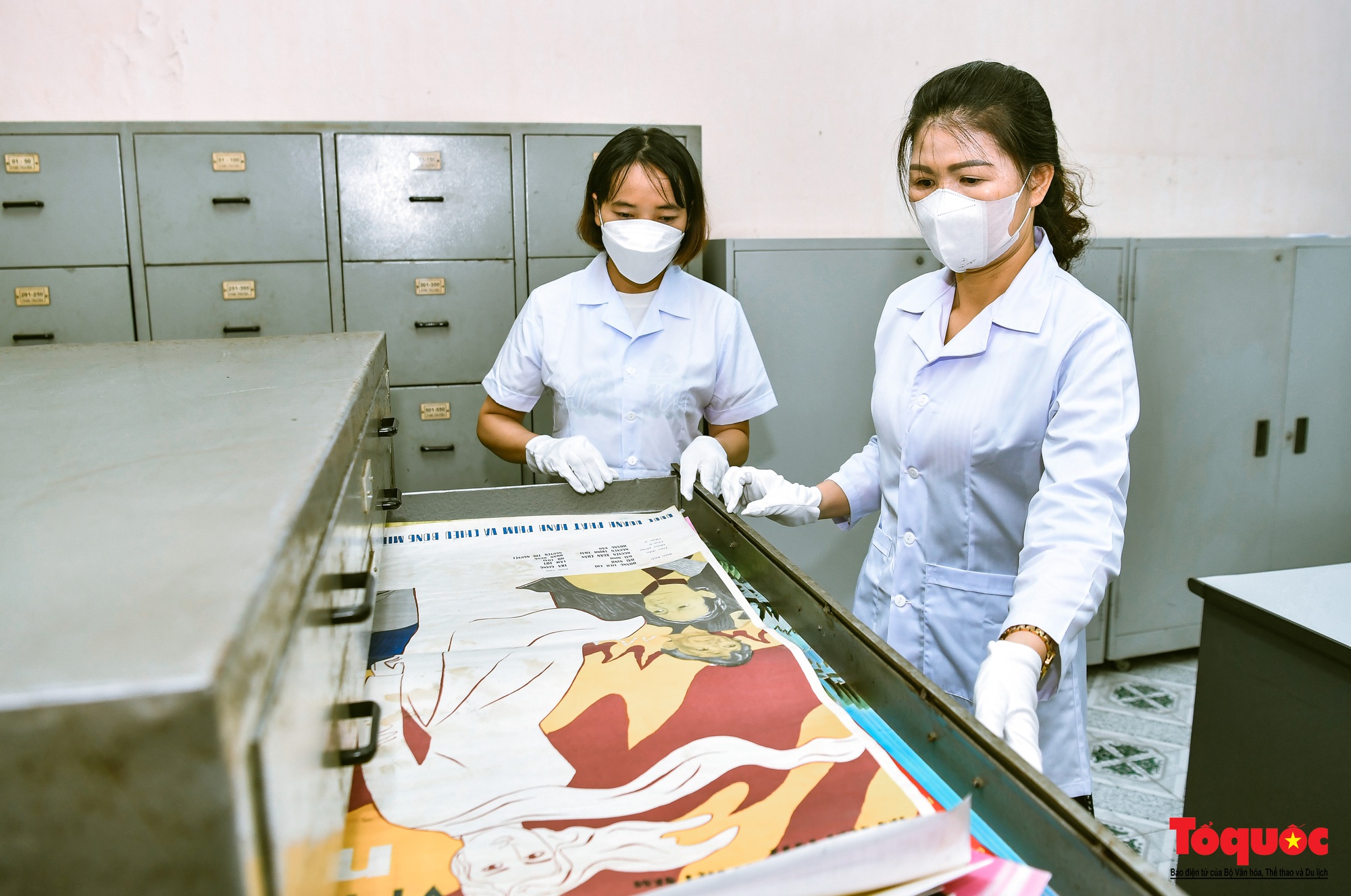 Những bóng hồng gìn giữ lại bằng chứng lịch sử - Ảnh 7. Những bóng hồng gìn giữ lại bằng chứng lịch sử - Ảnh 7.