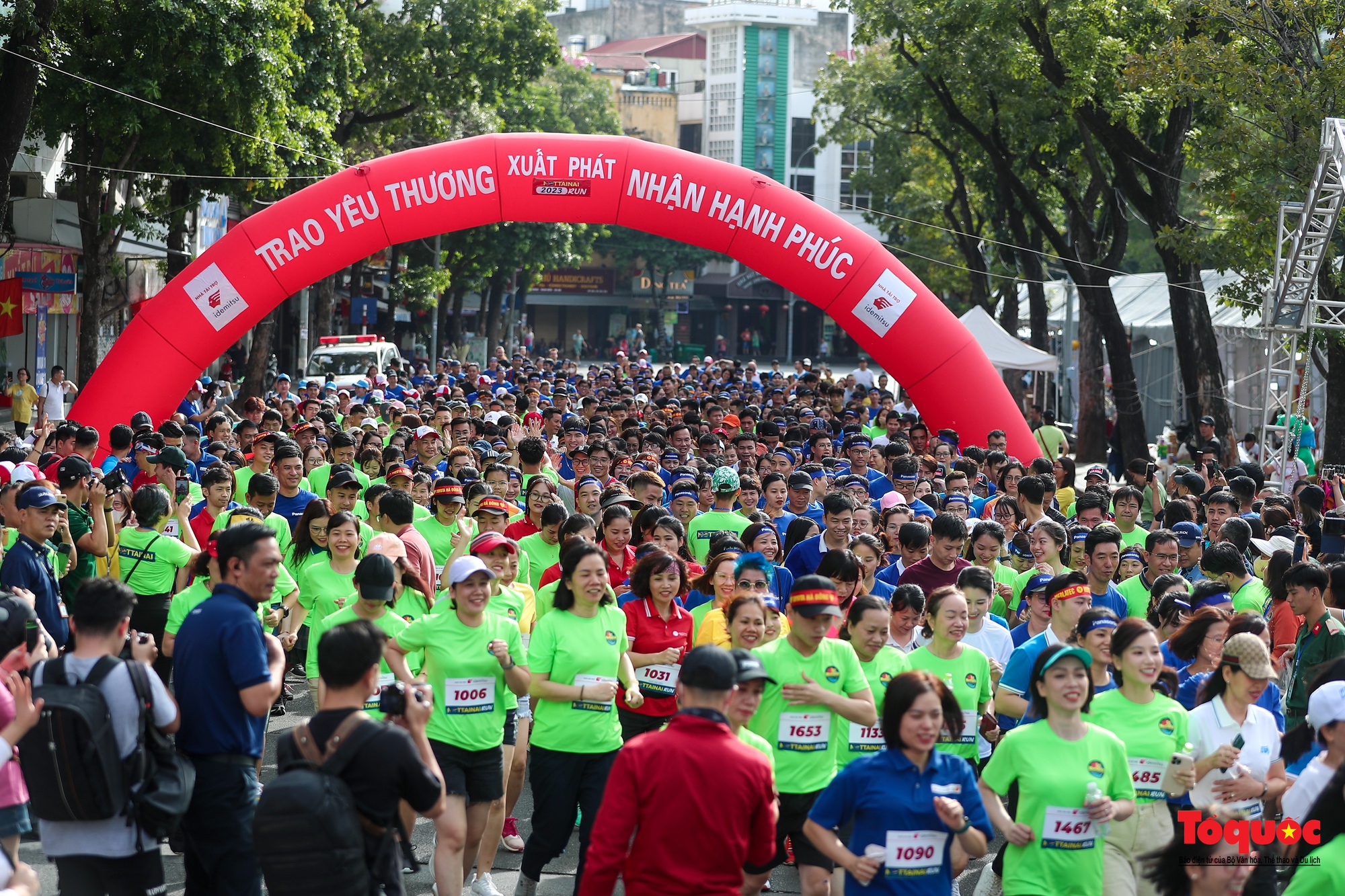 Hàng ngàn VĐV tham gia giải chạy Mottainai Run 2023 giúp đỡ các em nhỏ có hoàn cảnh khó khăn - Ảnh 1.