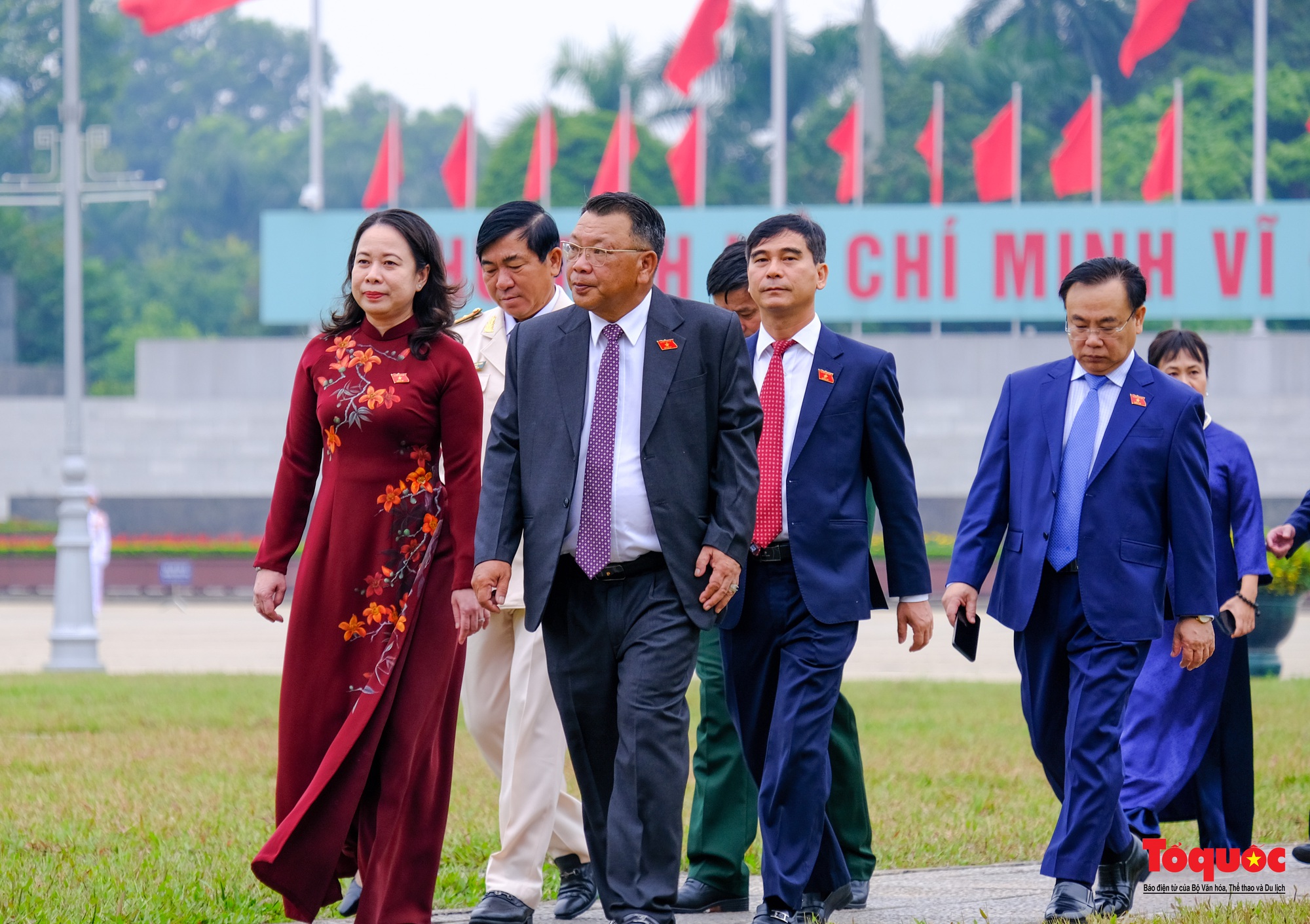 Lãnh đạo Đảng, Nhà nước và đại biểu Quốc hội viếng Chủ tịch Hồ Chí Minh trước khai mạc Kỳ 6 Quốc hội khóa XV - Ảnh 10.