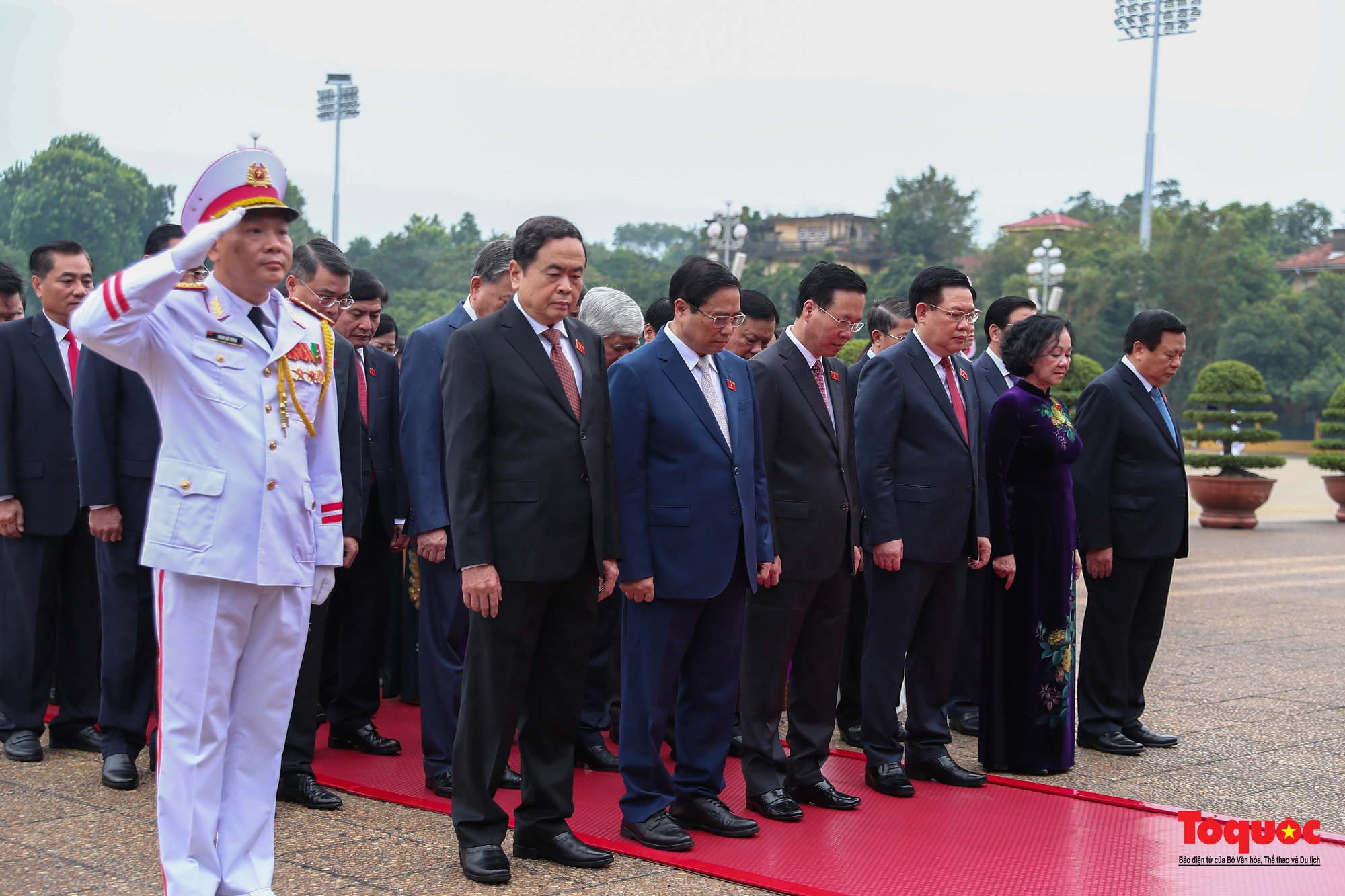 Lãnh đạo Đảng, Nhà nước và đại biểu Quốc hội viếng Chủ tịch Hồ Chí Minh trước khai mạc Kỳ 6 Quốc hội khóa XV - Ảnh 4.
