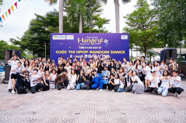 Giới trẻ TP.HCM háo hức “phá đảo” Lễ hội chữ Hàn - Hangeul Festival 2023 tại HUTECH - Ảnh 8.
