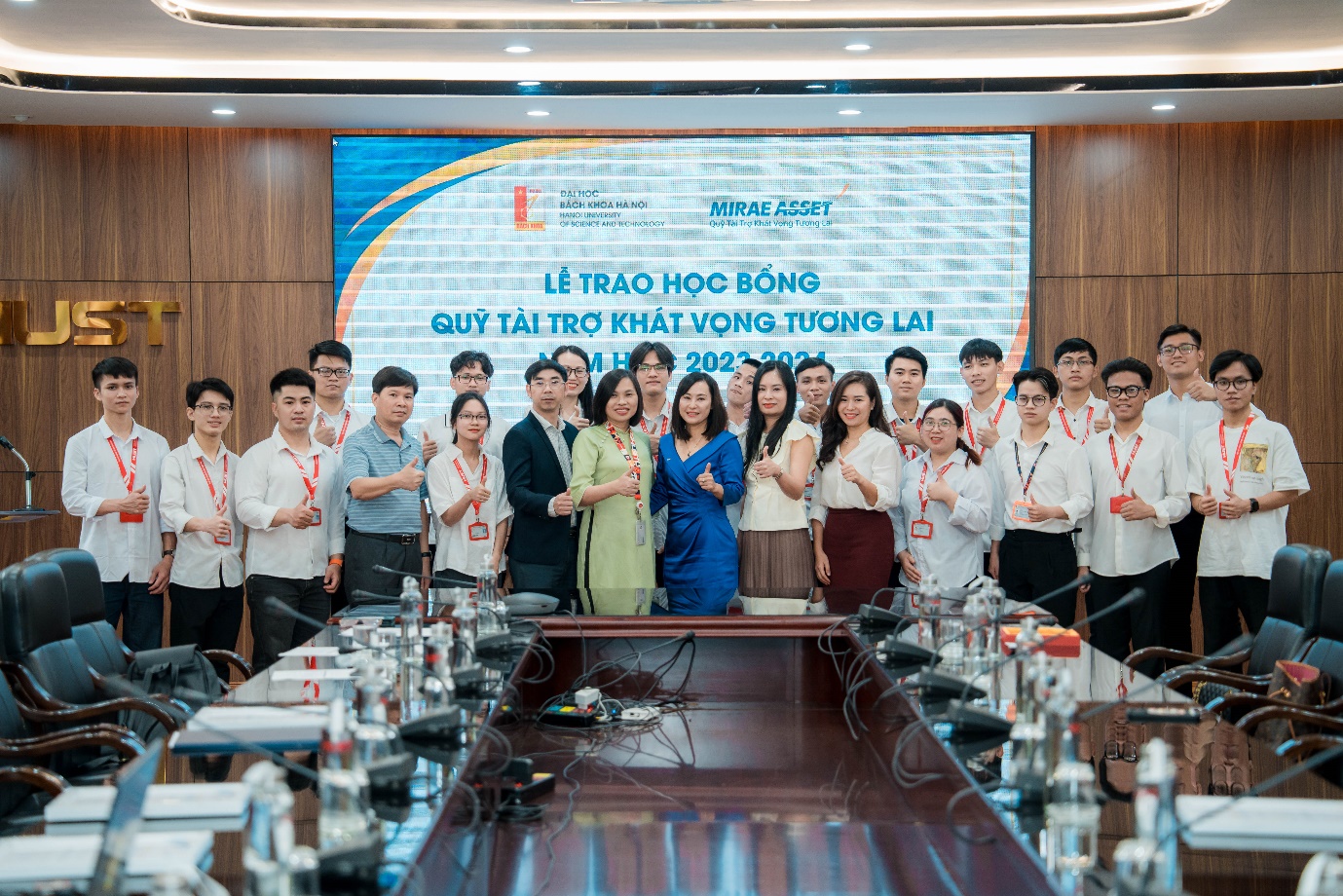 Quỹ Tài Trợ Khát Vọng Tương Lai trao tặng hơn 1,3 tỷ đồng cho sinh viên tại Hà Nội - Ảnh 4.