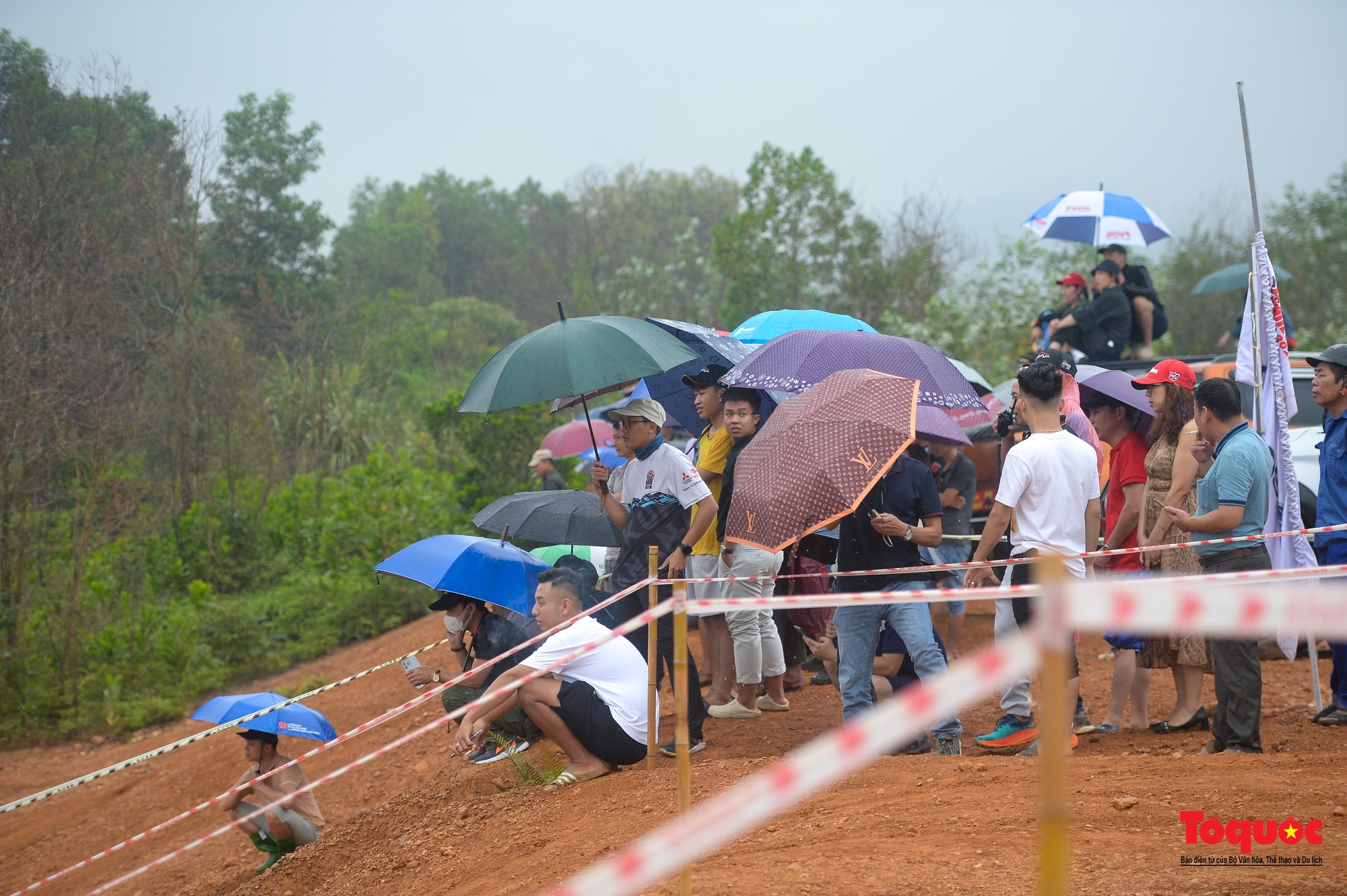 Giải đua ô tô địa hình quy mô lớn nhất Việt Nam chính thức khởi tranh - Ảnh 8.