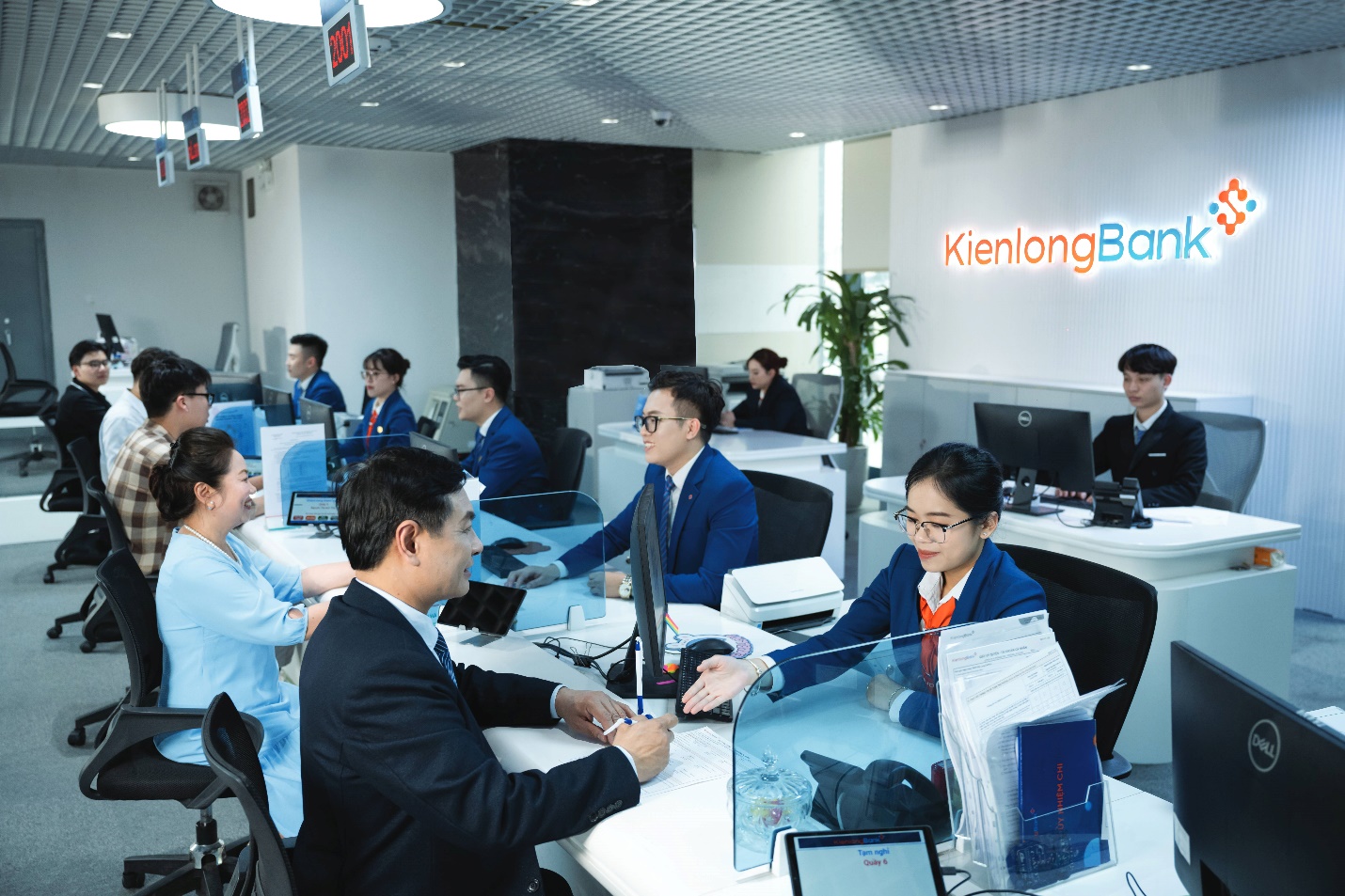 KienlongBank công bố BCTC quý III/2023, ghi nhận kết quả kinh doanh tích cực từ dịch vụ, ngoại hối - Ảnh 1.
