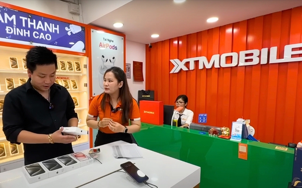 Khoa Pug mạnh tay chi 500 triệu mua dàn iPhone 15 Pro Max đủ màu tại XTmobile - Ảnh 1.