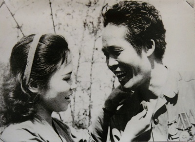 Nam ca sĩ đầu tiên được phong NSND: Từ anh công nhân xe lửa tới huyền thoại nhạc Cách mạng - Ảnh 2. Nam ca sĩ đầu tiên được phong NSND: Từ anh công nhân xe lửa tới huyền thoại nhạc Cách mạng - Ảnh 2.