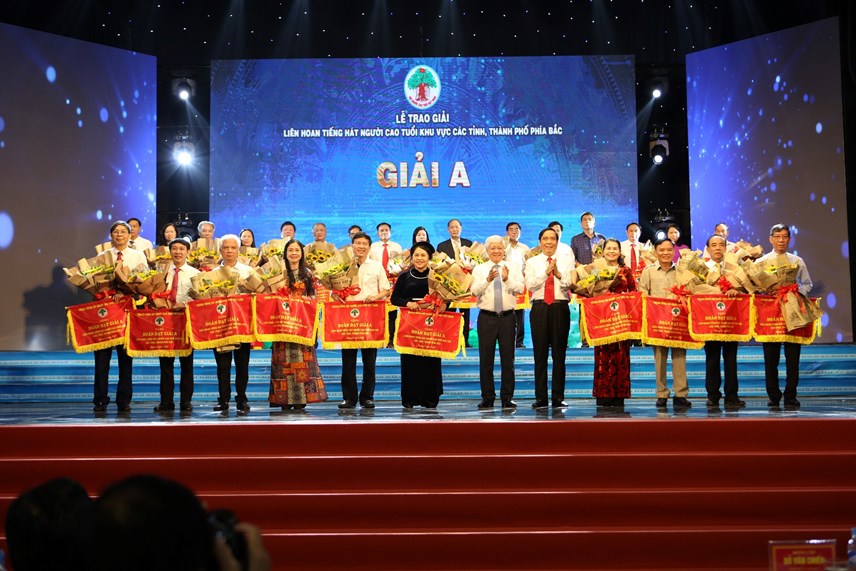 Người cao tuổi luôn là chỗ dựa tinh thần vững chắc cho mỗi gia đình, dòng họ và toàn xã hội - Ảnh 1. Người cao tuổi luôn là chỗ dựa tinh thần vững chắc cho mỗi gia đình, dòng họ và toàn xã hội - Ảnh 1.