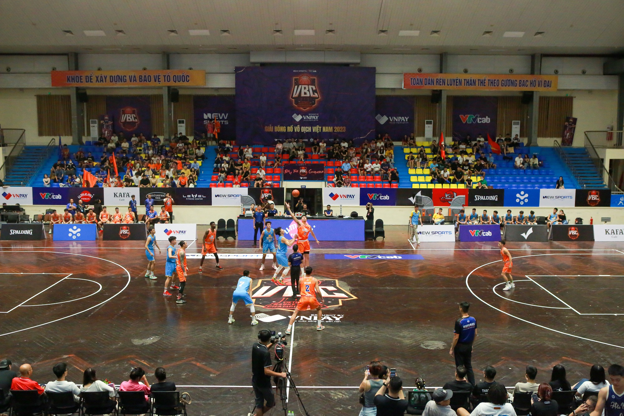 Khán giả thủ đô &quot;mãn nhãn&quot; với giải bóng rổ Vietnam Pro-Am Basketball Championship 2023 - Ảnh 3.