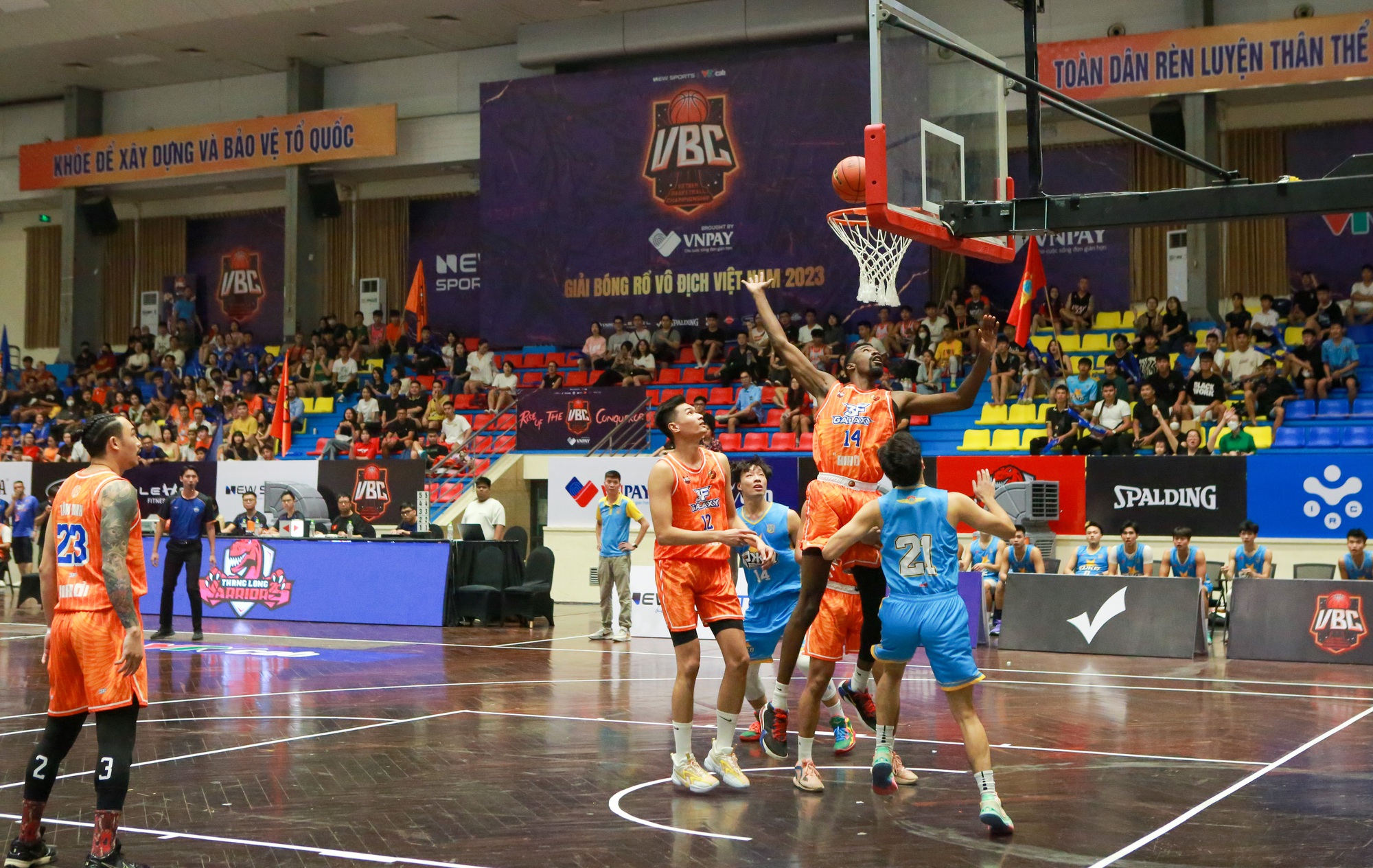 Khán giả thủ đô &quot;mãn nhãn&quot; với giải bóng rổ Vietnam Pro-Am Basketball Championship 2023 - Ảnh 4.