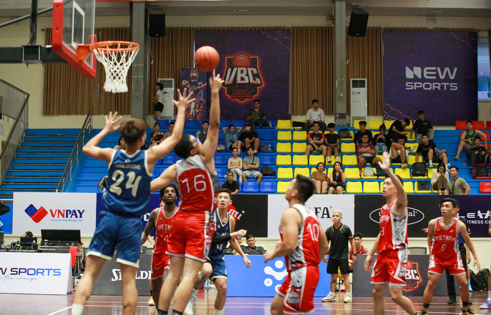 Khán giả thủ đô &quot;mãn nhãn&quot; với giải bóng rổ Vietnam Pro-Am Basketball Championship 2023 - Ảnh 14.