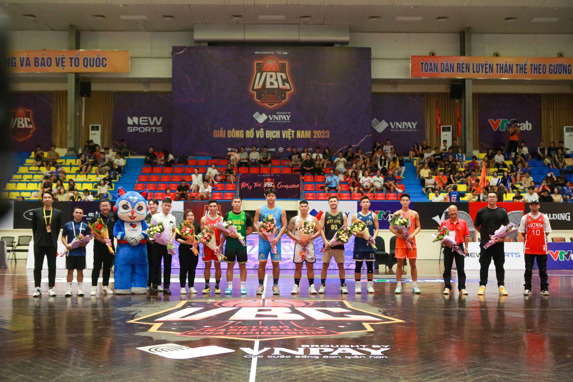 Khán giả thủ đô &quot;mãn nhãn&quot; với giải bóng rổ Vietnam Pro-Am Basketball Championship 2023 - Ảnh 2.