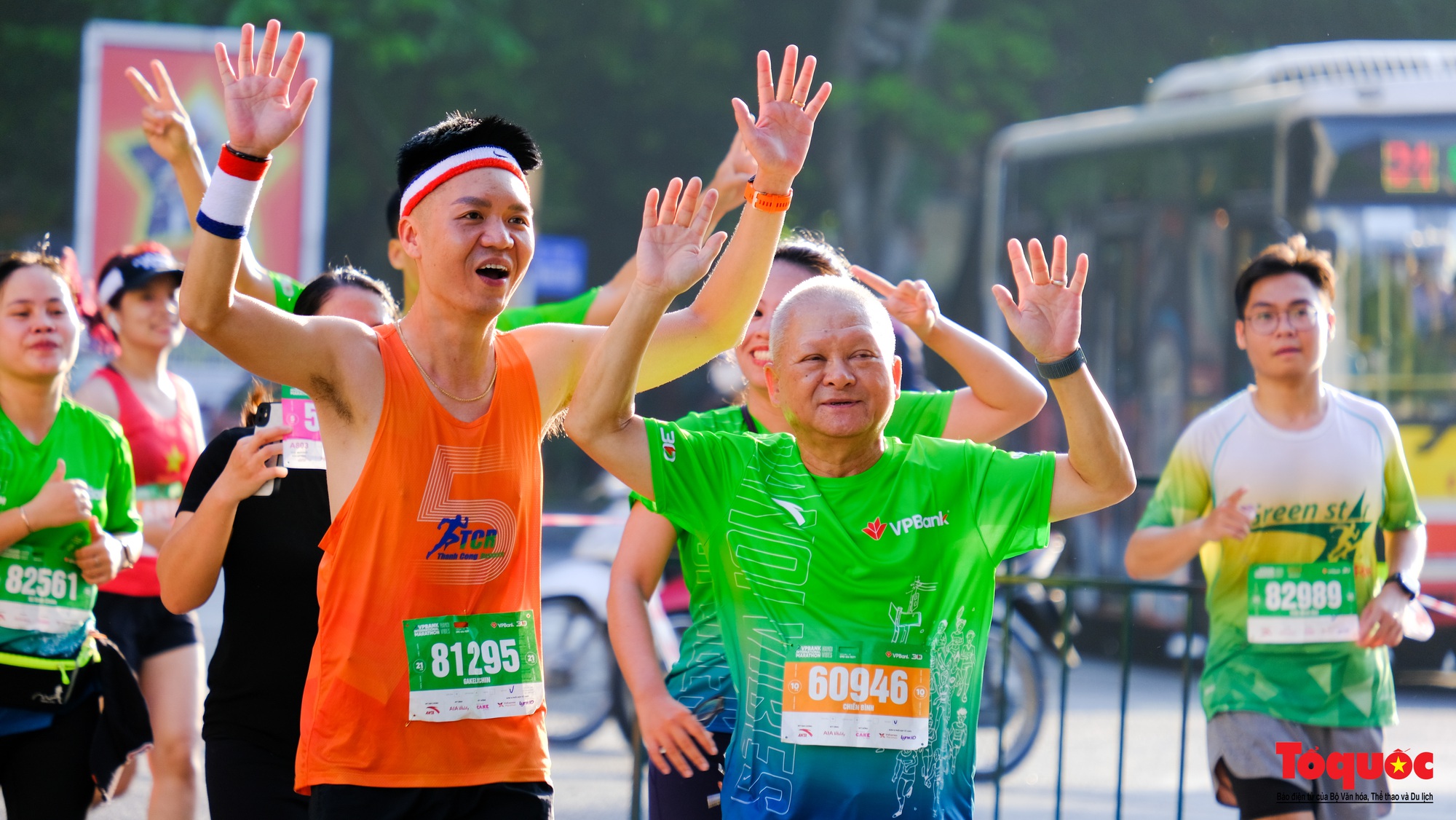 Gần 11.000 vận động viên tham gia giải chạy dưới nắng thu Hà Nội - Ảnh 5.