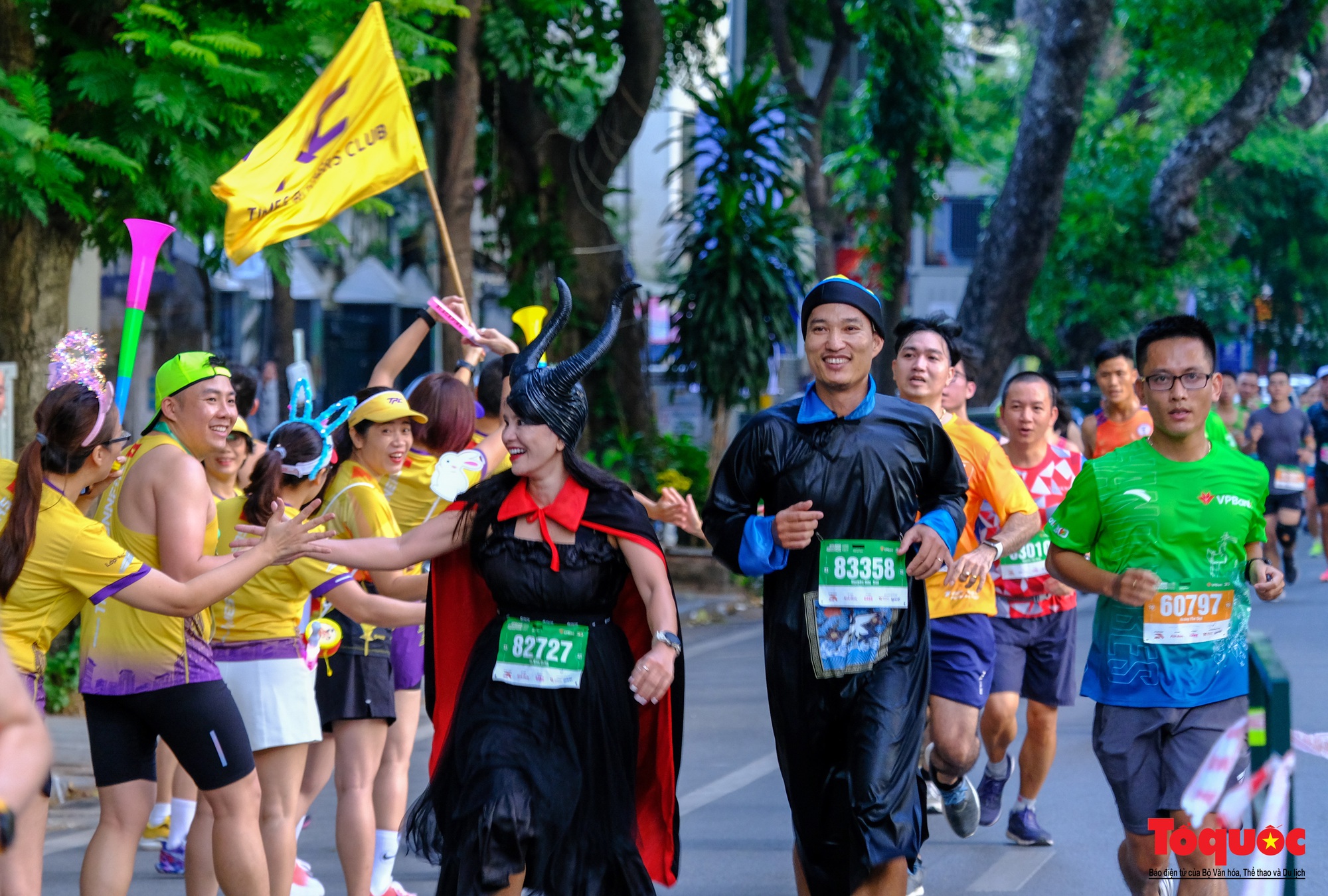 Gần 11.000 vận động viên tham gia giải chạy dưới nắng thu Hà Nội - Ảnh 9.