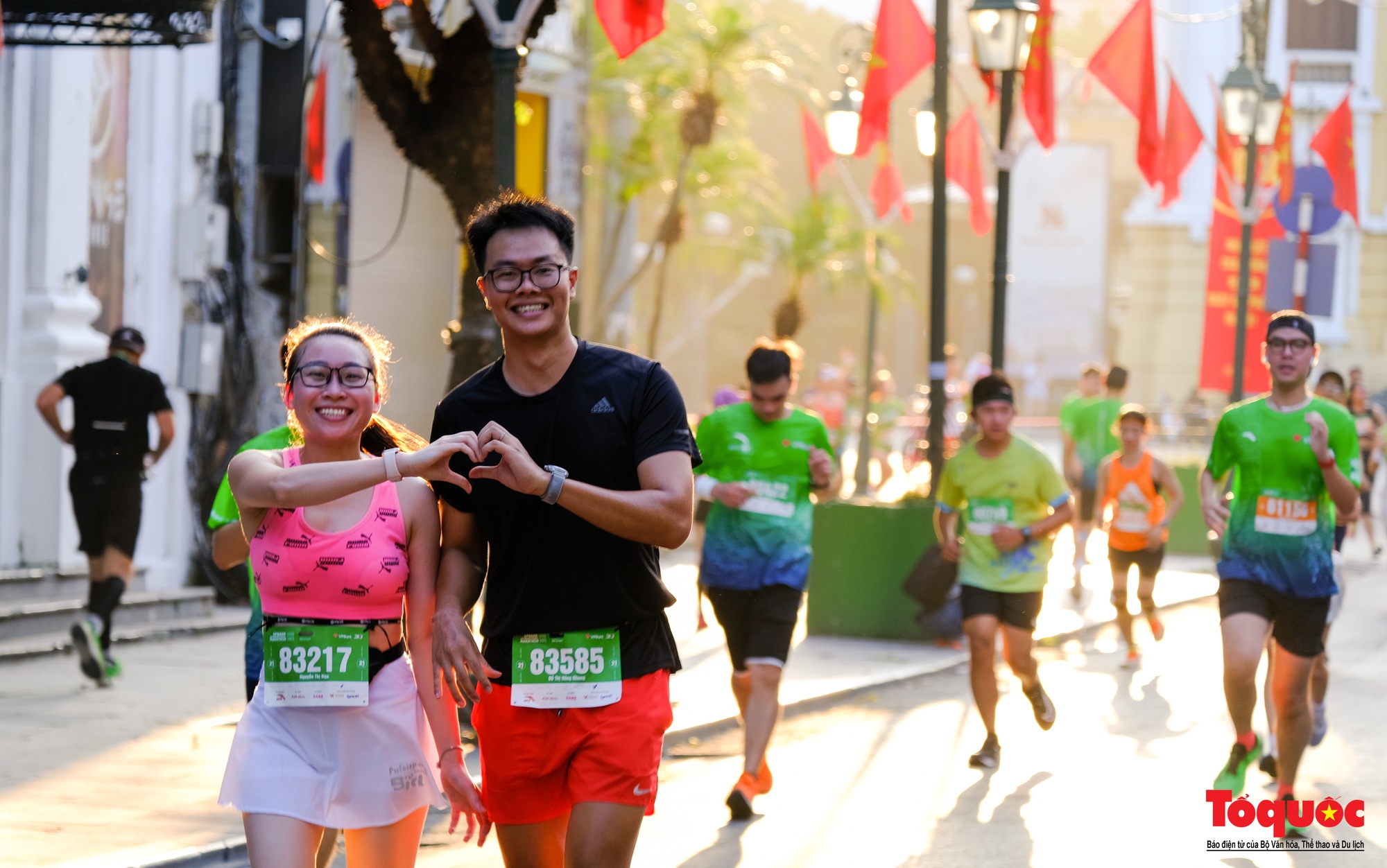 Gần 11.000 vận động viên tham gia giải chạy dưới nắng thu Hà Nội - Ảnh 17.