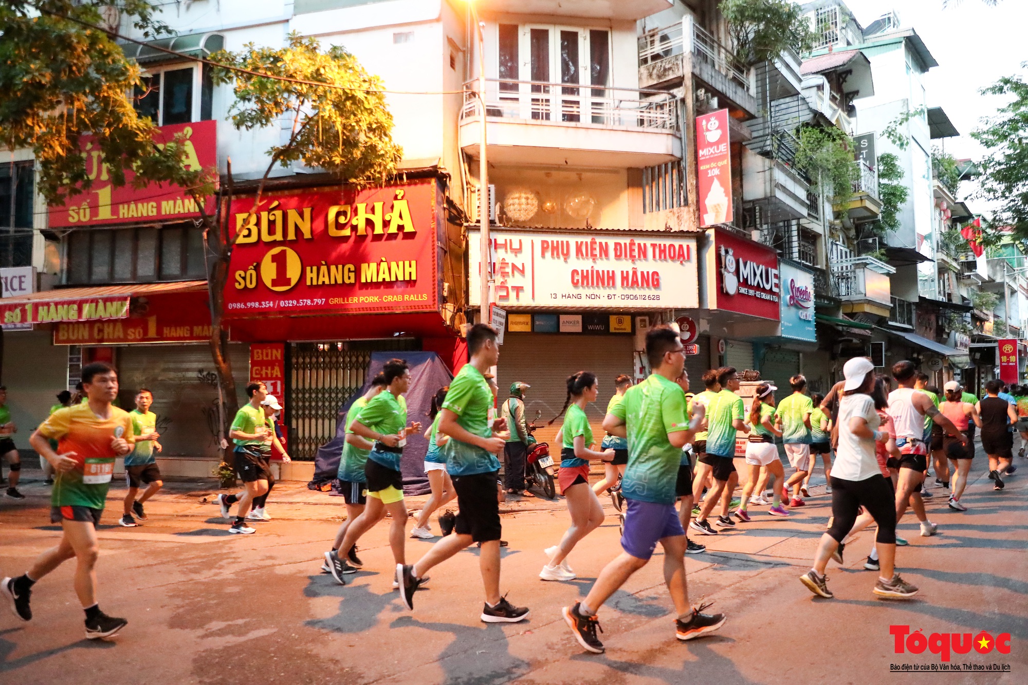 Gần 11.000 vận động viên tham gia giải chạy dưới nắng thu Hà Nội - Ảnh 3.