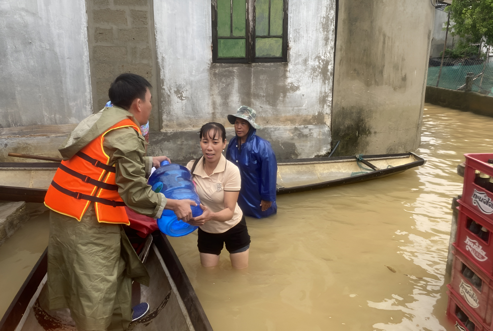 Nhóm bạn trẻ băng rừng, lội suối xây 17 ngôi trường cho học sinh vùng núi: "Các con đừng bỏ học nghe!" - Ảnh 17. Nhóm bạn trẻ băng rừng, lội suối xây 17 ngôi trường cho học sinh vùng núi: "Các con đừng bỏ học nghe!" - Ảnh 17.