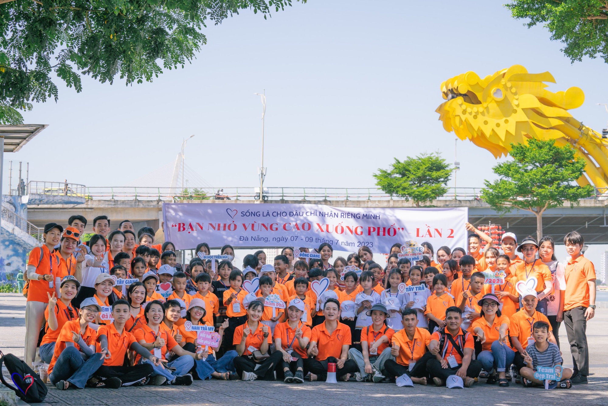 Nhóm bạn trẻ băng rừng, lội suối xây 17 ngôi trường cho học sinh vùng núi: "Các con đừng bỏ học nghe!" - Ảnh 12. Nhóm bạn trẻ băng rừng, lội suối xây 17 ngôi trường cho học sinh vùng núi: "Các con đừng bỏ học nghe!" - Ảnh 12.